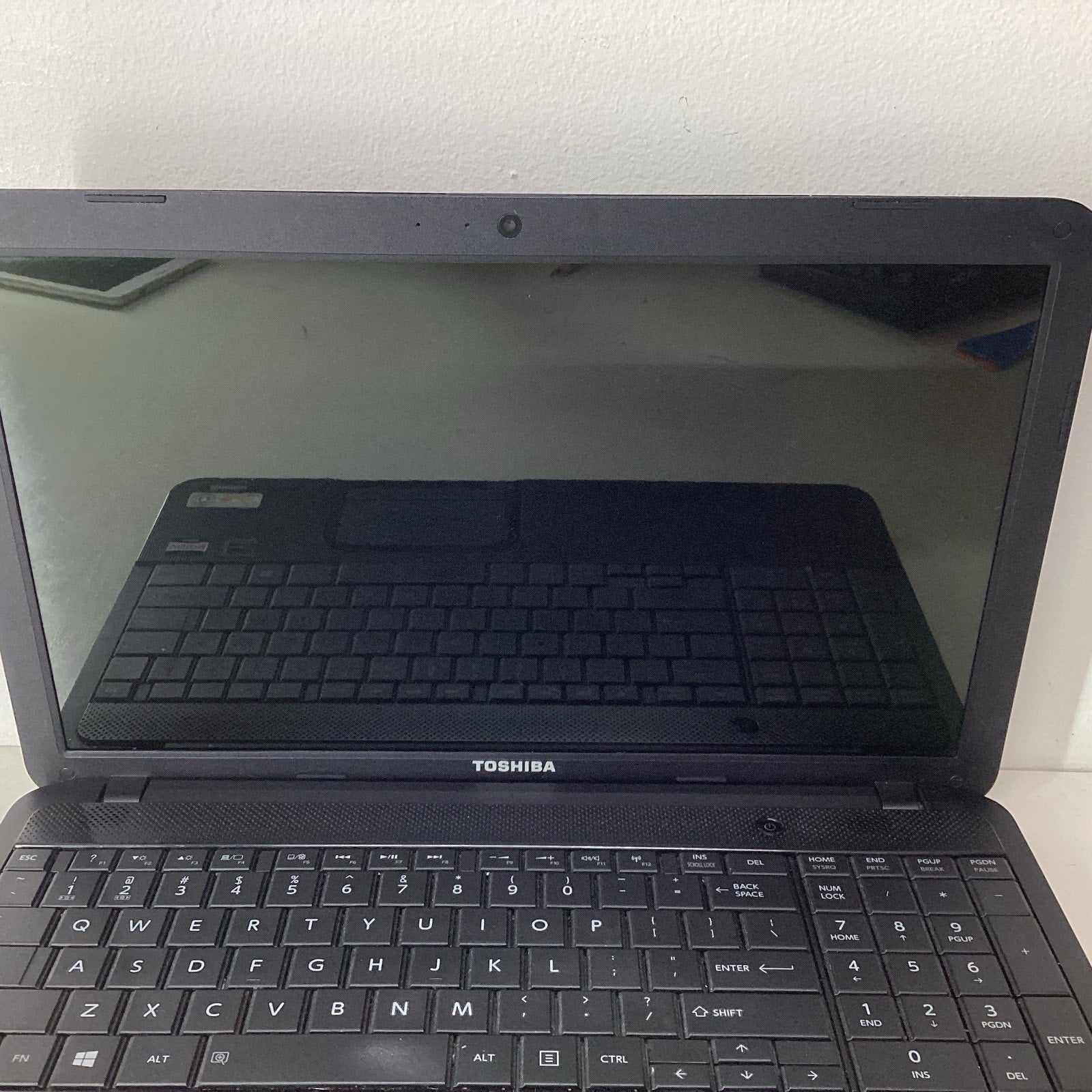 Toshiba Satellite C855D-S5106 15.6" Laptop Vision AMD 4GB RAM No HDD - For Parts