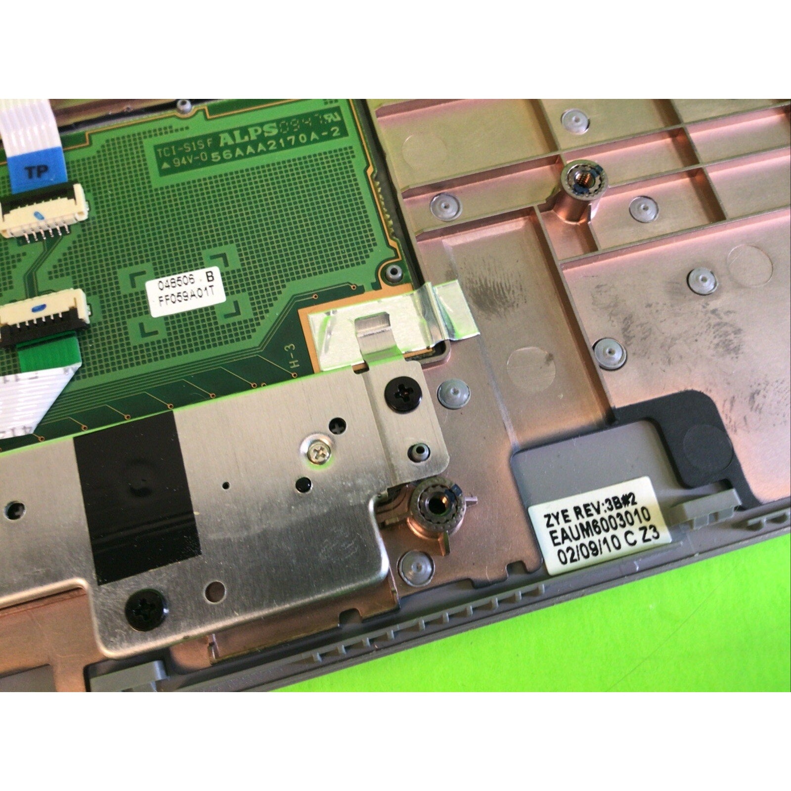 DELL INSPIRON 1564 PALMREST W/ TOUCHPAD RIBBON