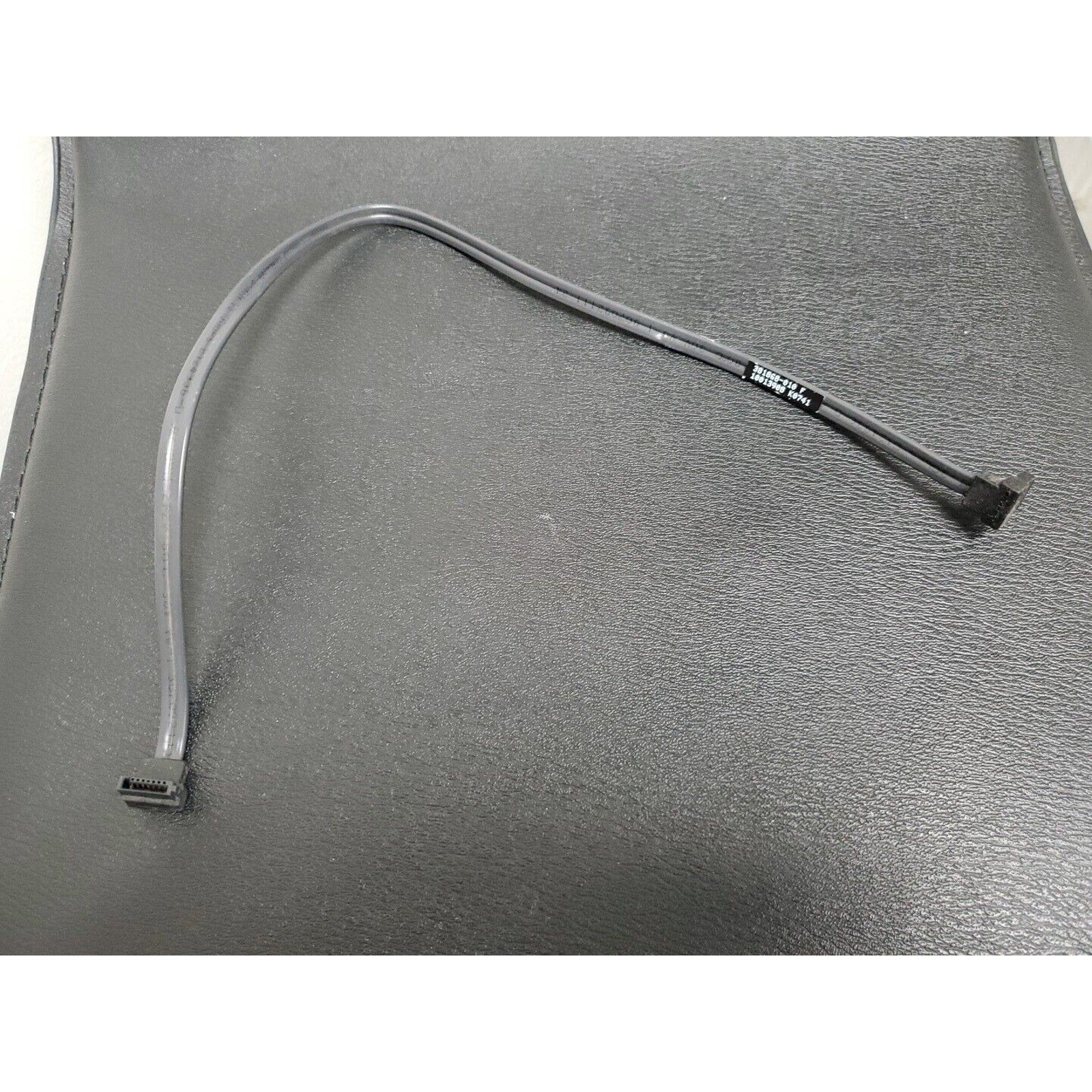 HP 381868-010 18inch SATA 3G SATA Cable