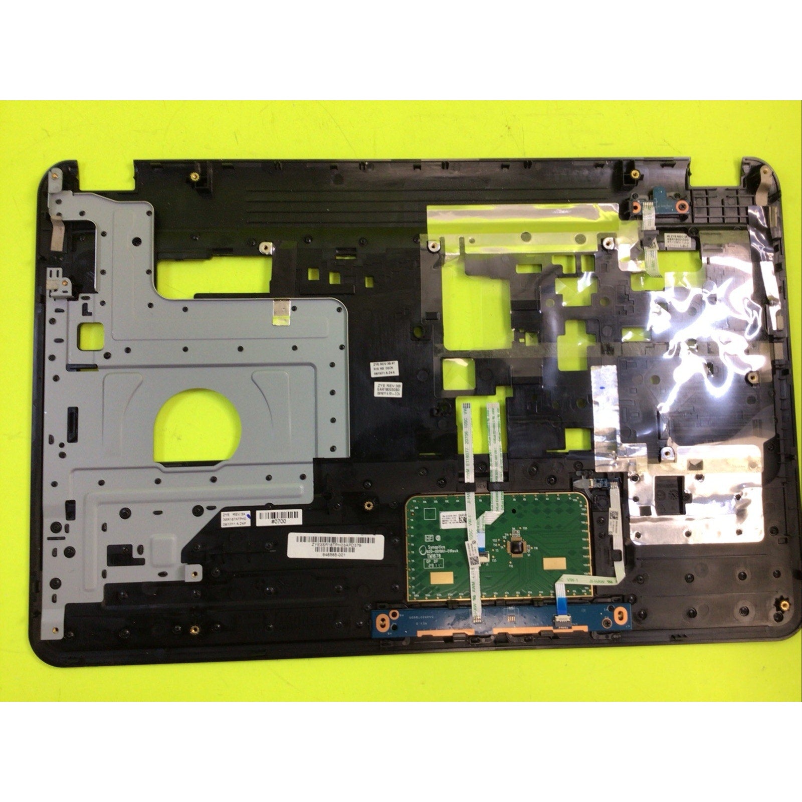 HP Pavilion G7-1255dx Top Case Palmrest w/ Touchpad 646565-001