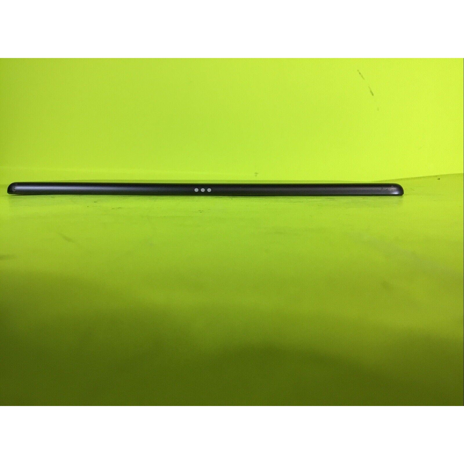 Apple iPad 7th Gen A2197 Gray FOR PARTS REPAIR or RECYCLE