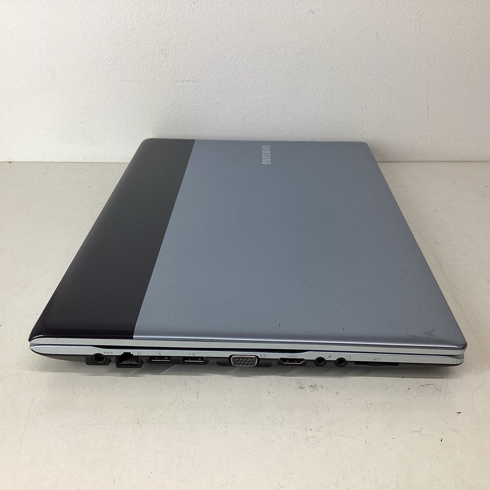 Samsung NP-RV515-A01US 15.6 AMD E-350 Dual-Core 4GB RAM 320GB HDD - For Parts