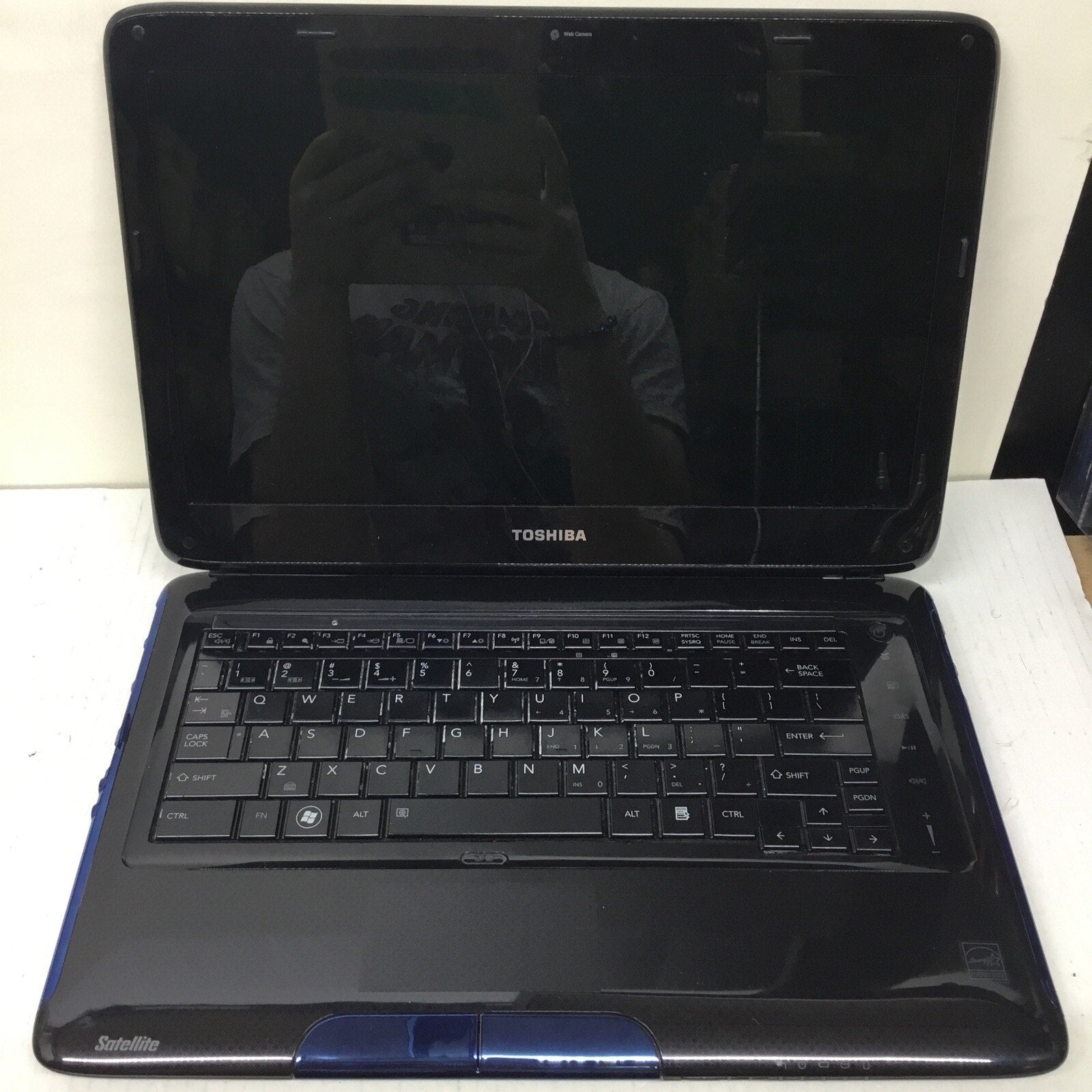 For Parts Toshiba Satellite E205-S1980 / No Adapter 14"