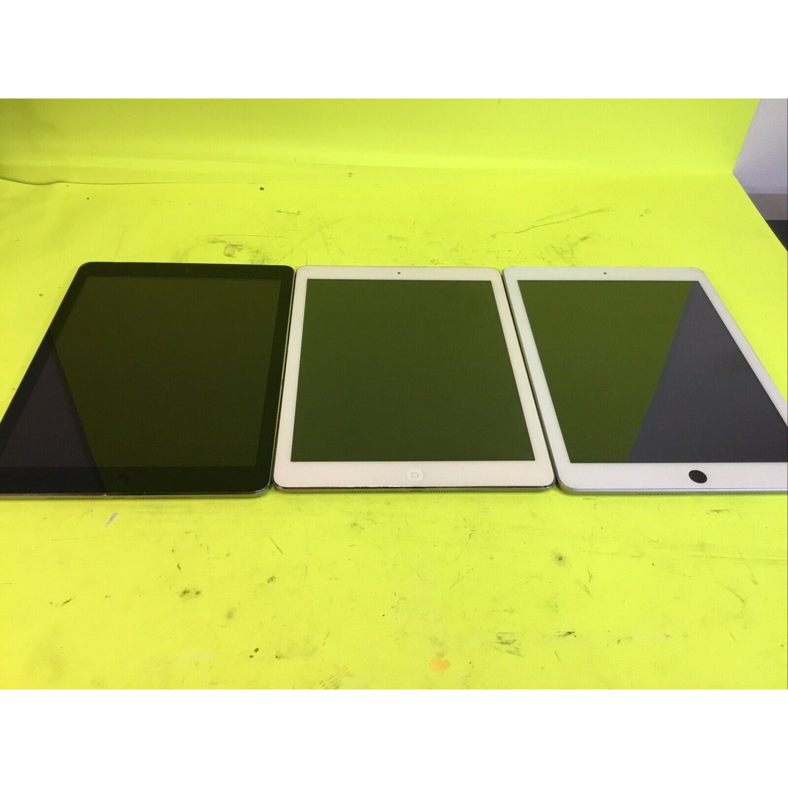 Lot of 3 x Apple iPad 5th Generation/iPad Air FOR PARTS or RECYCLE
