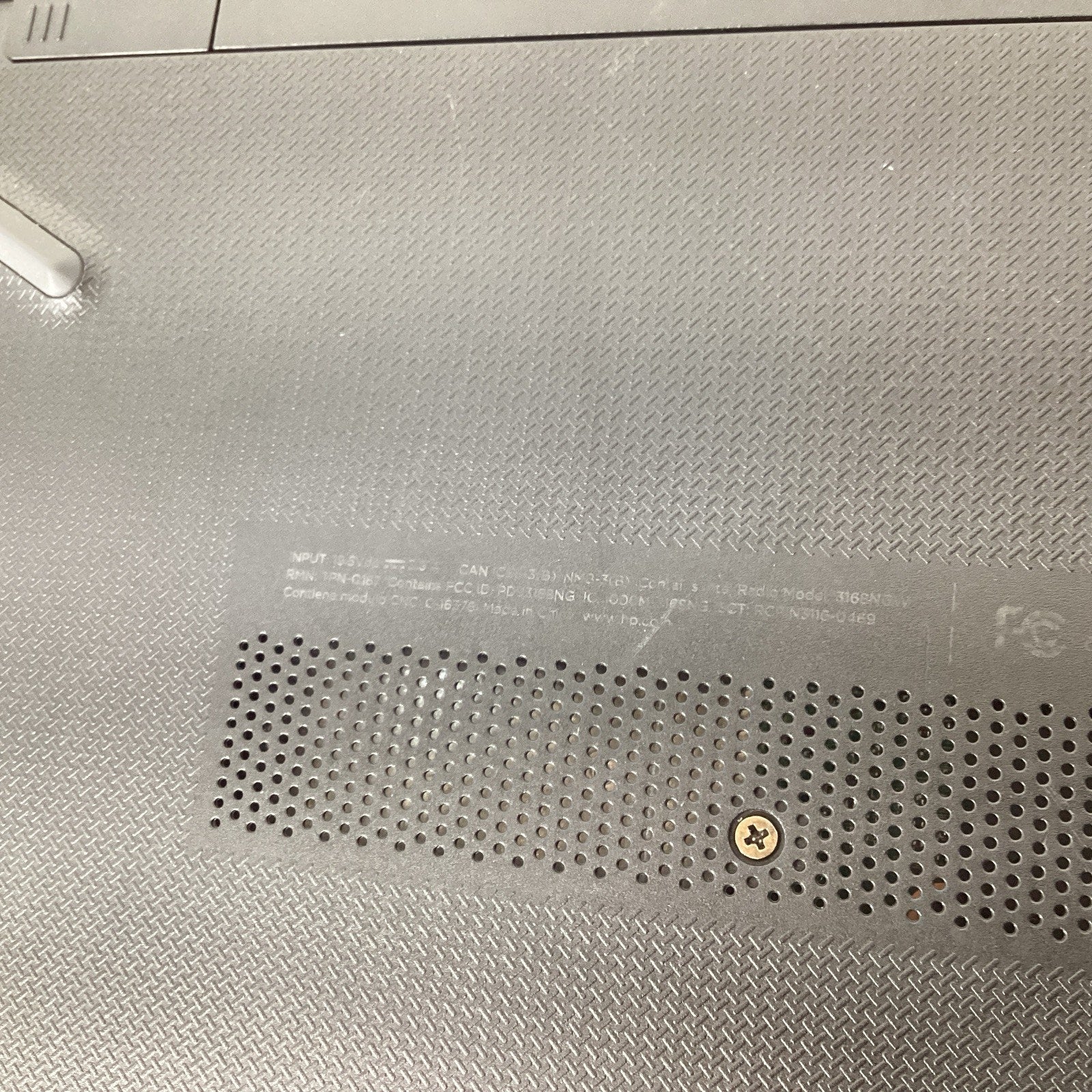 HP 14-bw065nr 14" Laptop AMD Radeon 4GB RAM 32GB SSD - For Parts