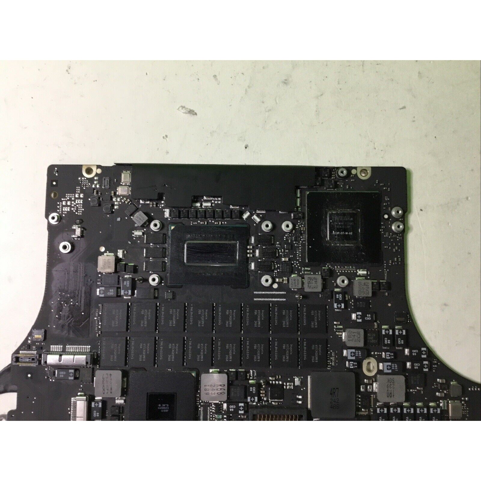 Apple MacBook Pro 15" A1398 2.3GHz i7 8GB Logic Board 820-3332-A FOR PARTS