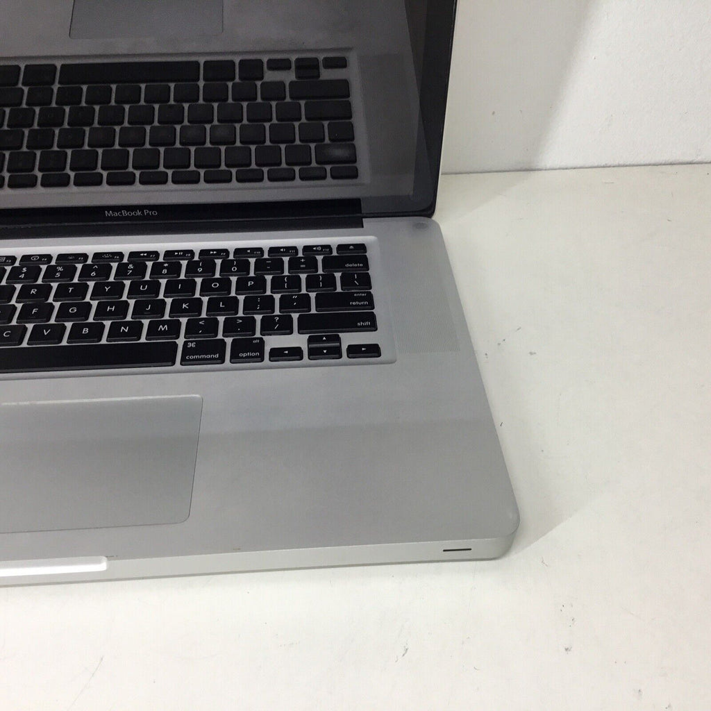 Apple MC118LL/A Duo P8700 2.53GHz 4GB RAM 250GB HDD 15" MacBook Pro - For Parts