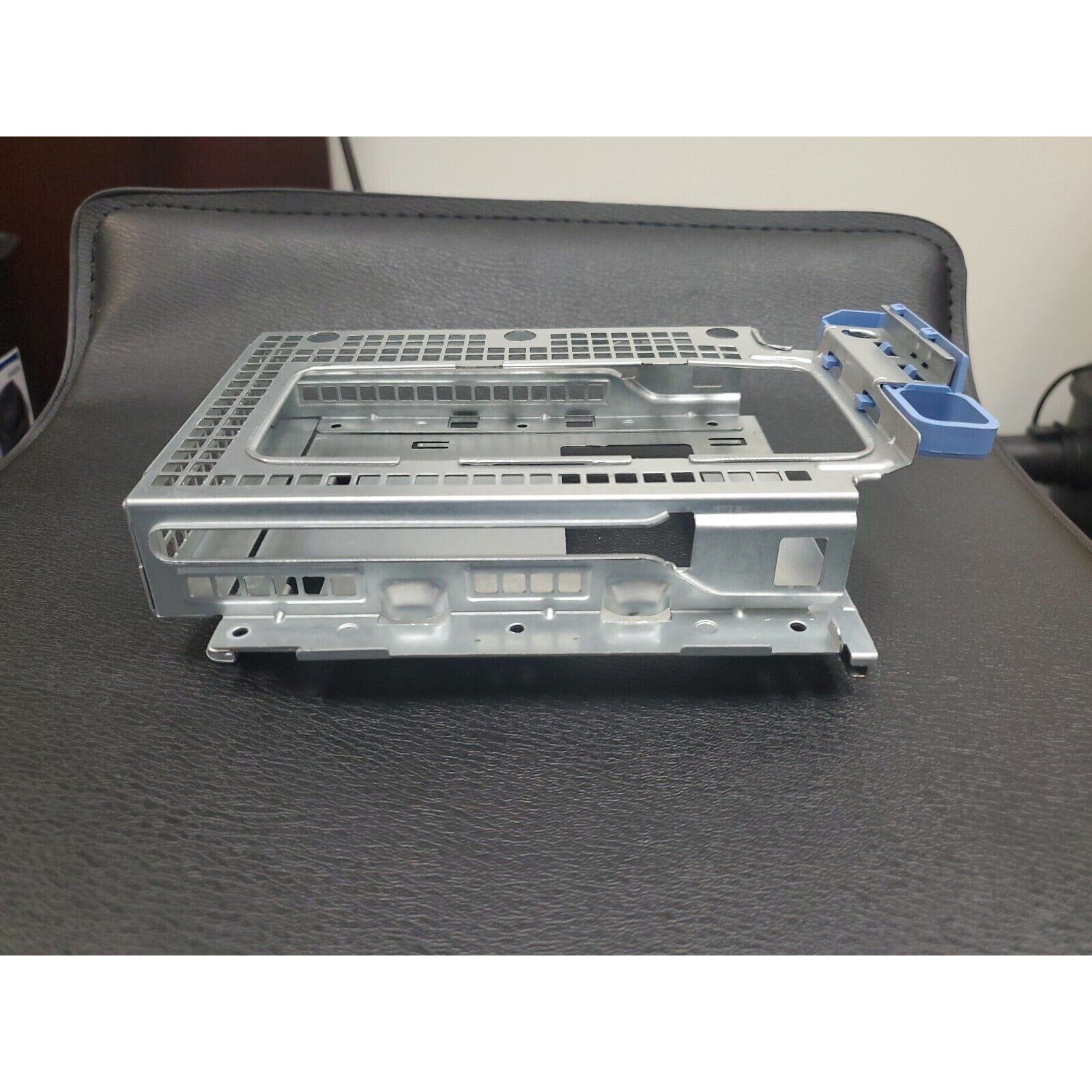 DELL OptiPlex 3010 SFF MX60047 B MZ60045 A 3.5" Hard Drive Cage Caddy 66-1