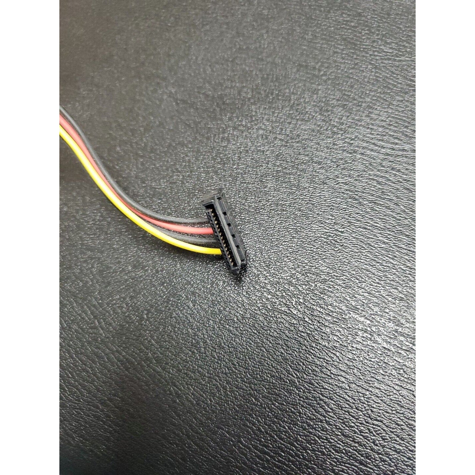 611895-001 611895-001 6200 Pro Elite 4-pin to 3X SATA motherboard power cable