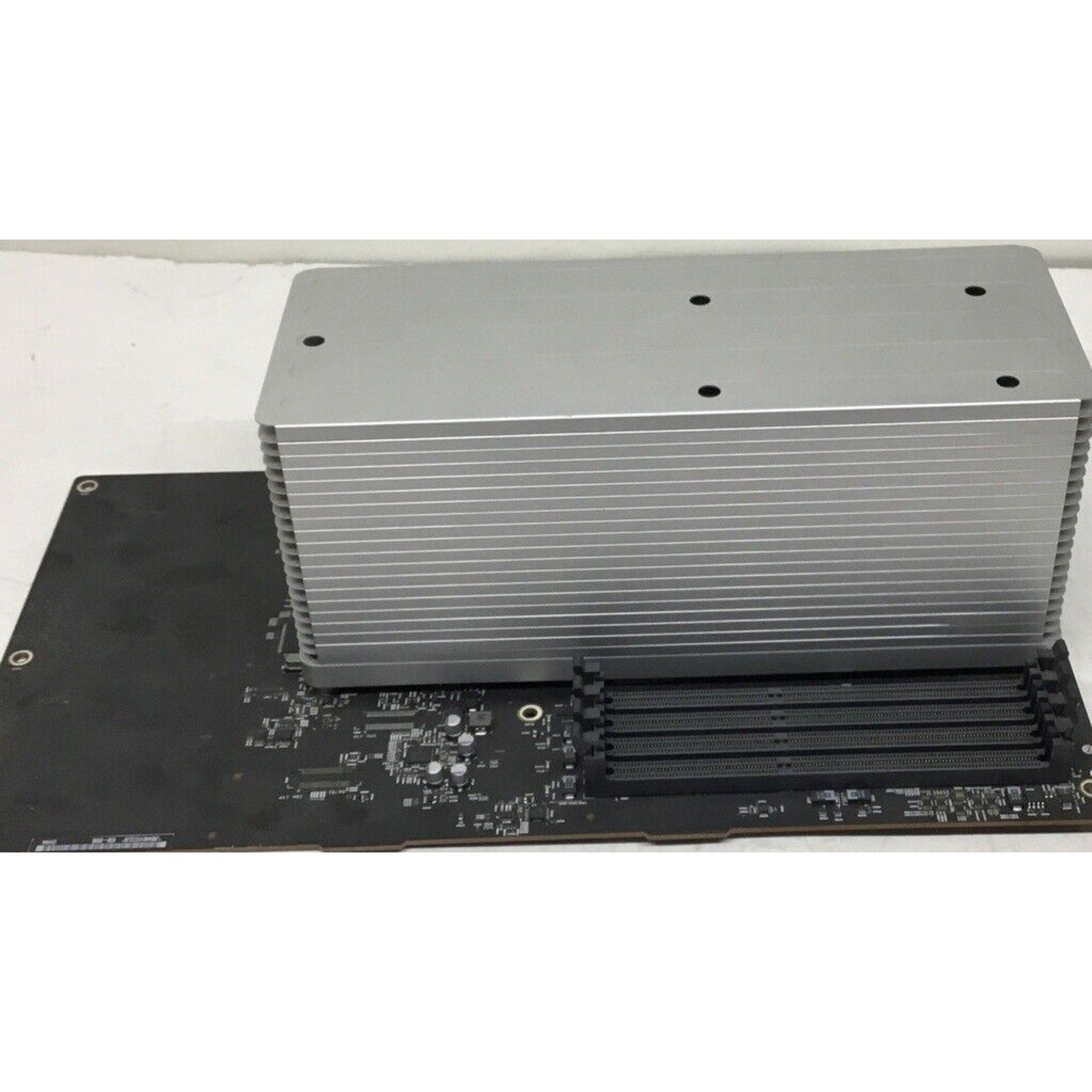 APPLE Motherboard 820-2482-A 639-0556 W3688 3.33 GHZ NO RAM