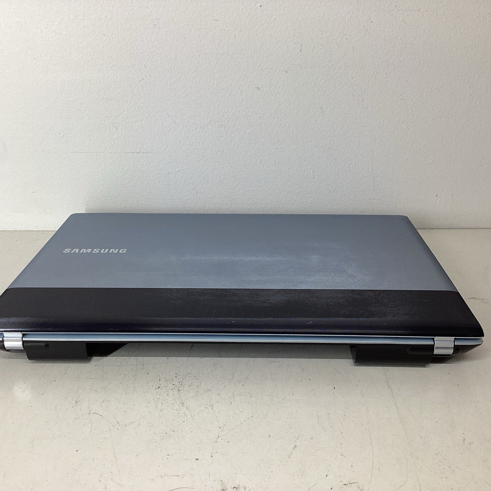 Samsung NP-RV515-A01US 15.6 AMD E-350 Dual-Core 4GB RAM 320GB HDD - For Parts