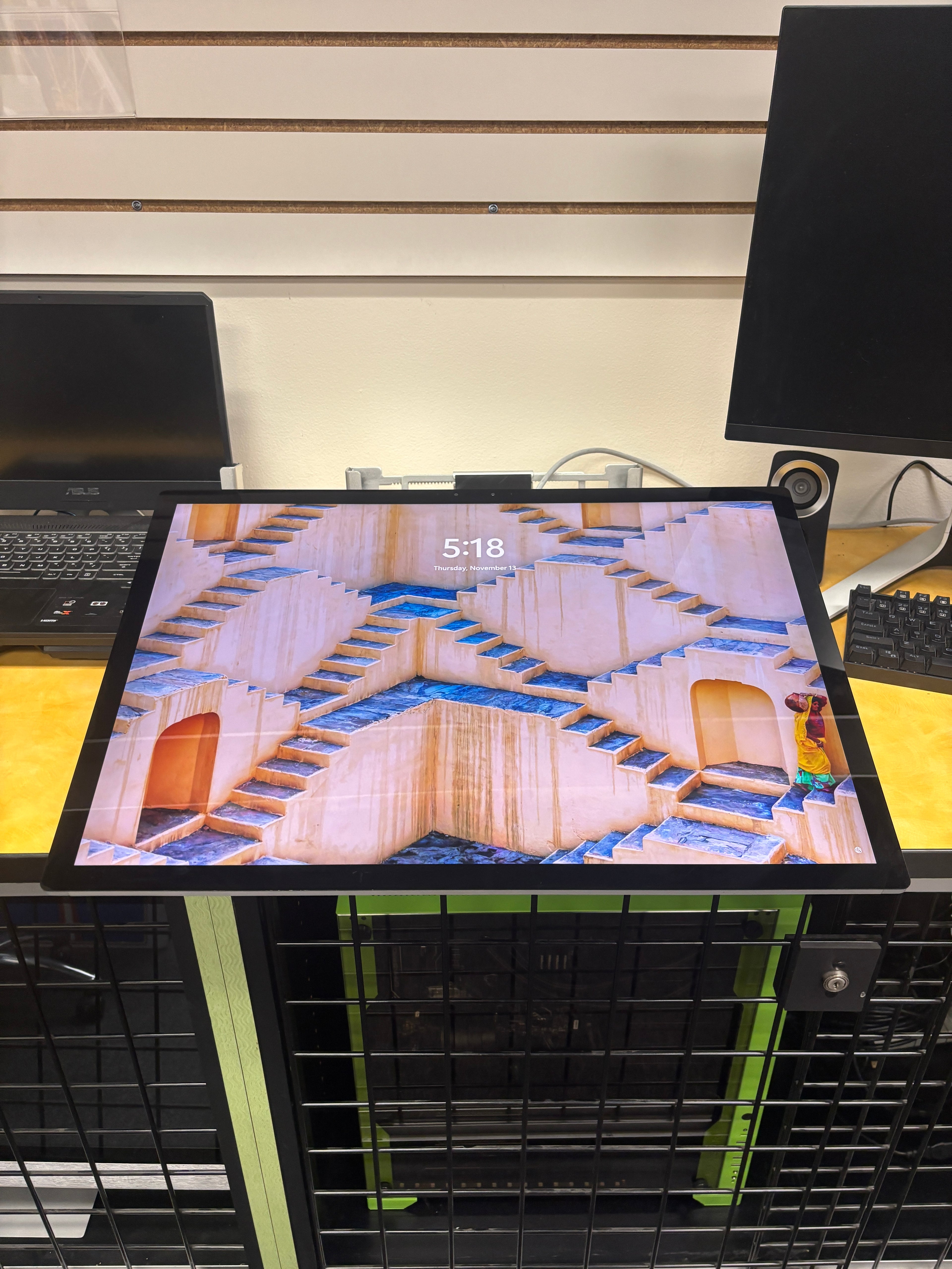 Microsoft Surface Studio 2 Touchscreen 28" i7-7820HQ, 16GB DDR4, 1TB, GTX 1060, Windows 11 Pro