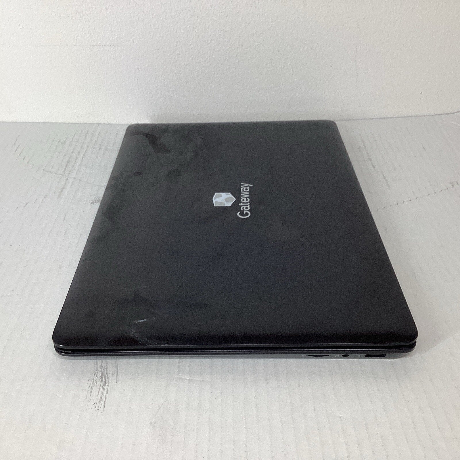 Gateway GWTN141-5BK 14.1" Intel Celeron 4GB RAM 64GB SSD Laptop - For Parts