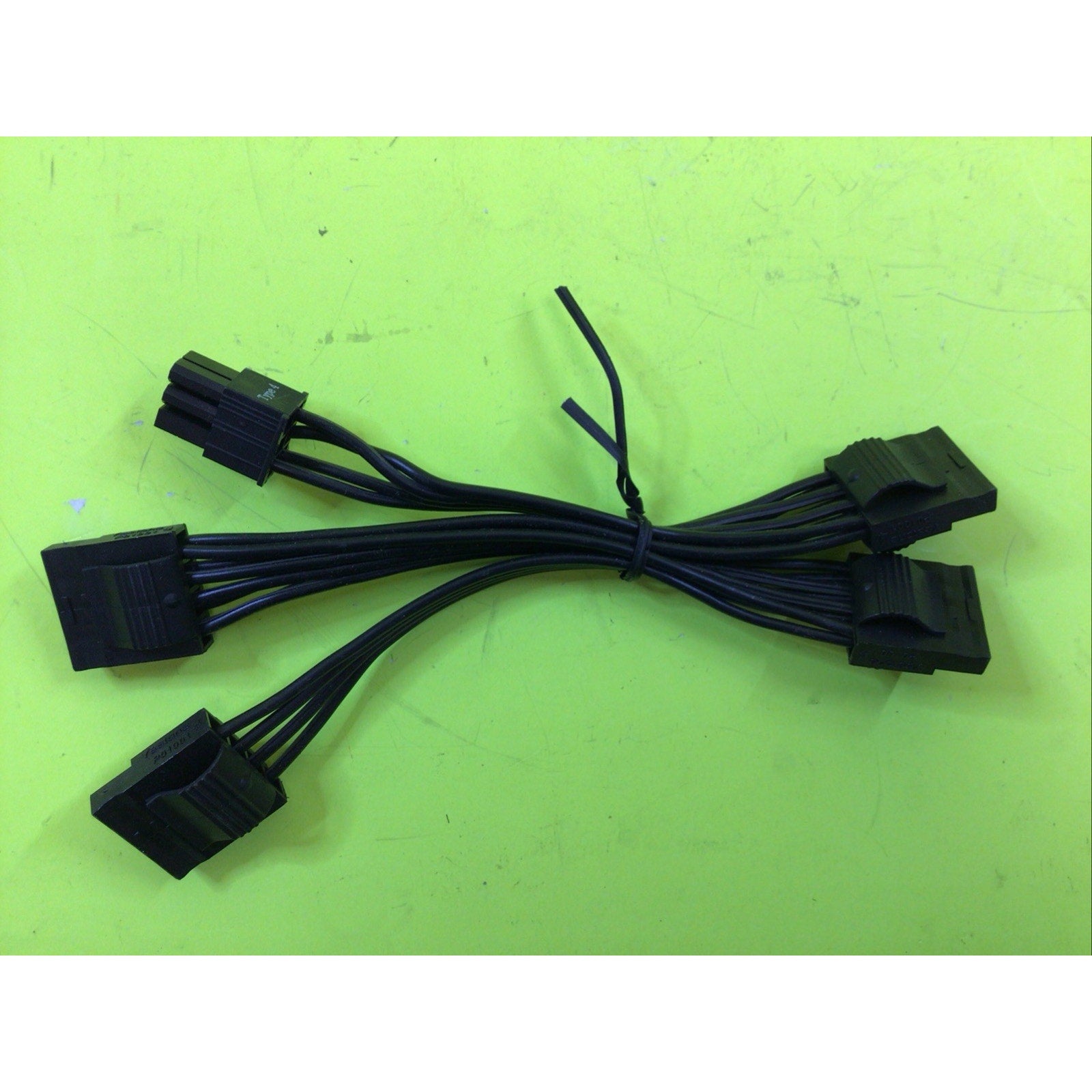 Corsair Molex Cable Type 4 6-Pin to 4x Molex Modular Power Supply Cable