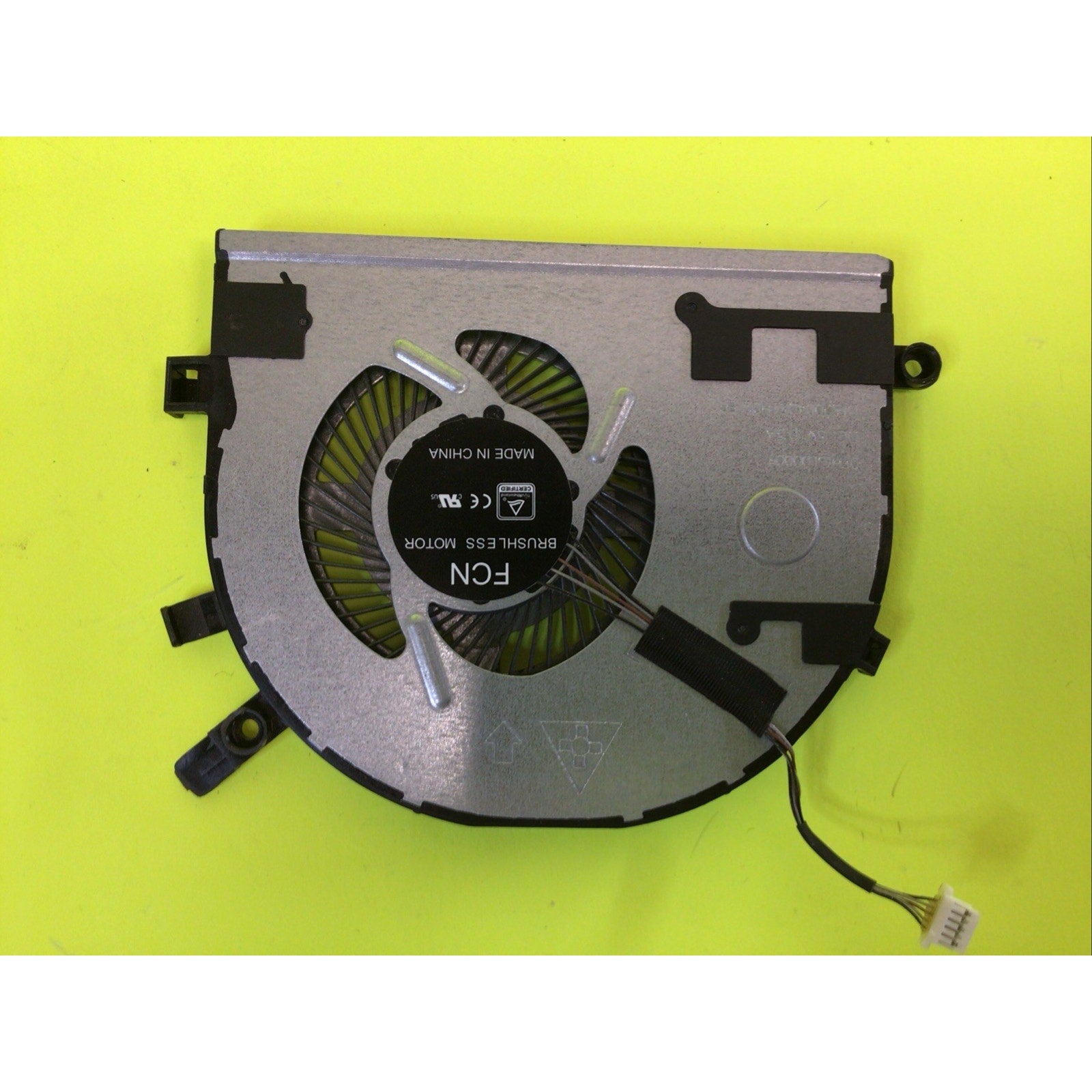 Genuine New Lenovo Ideapad 510S-14IKB 510S-14ISK 510S-15ISK CPU Fan DC28000HJF0
