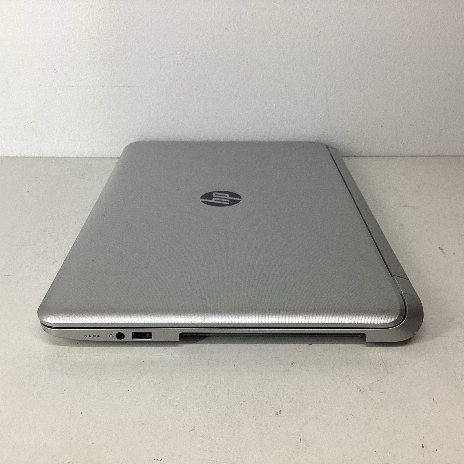 HP 17-f037cl 17.3" Laptop AMD A8 No RAM, HDD, Battery - For Parts