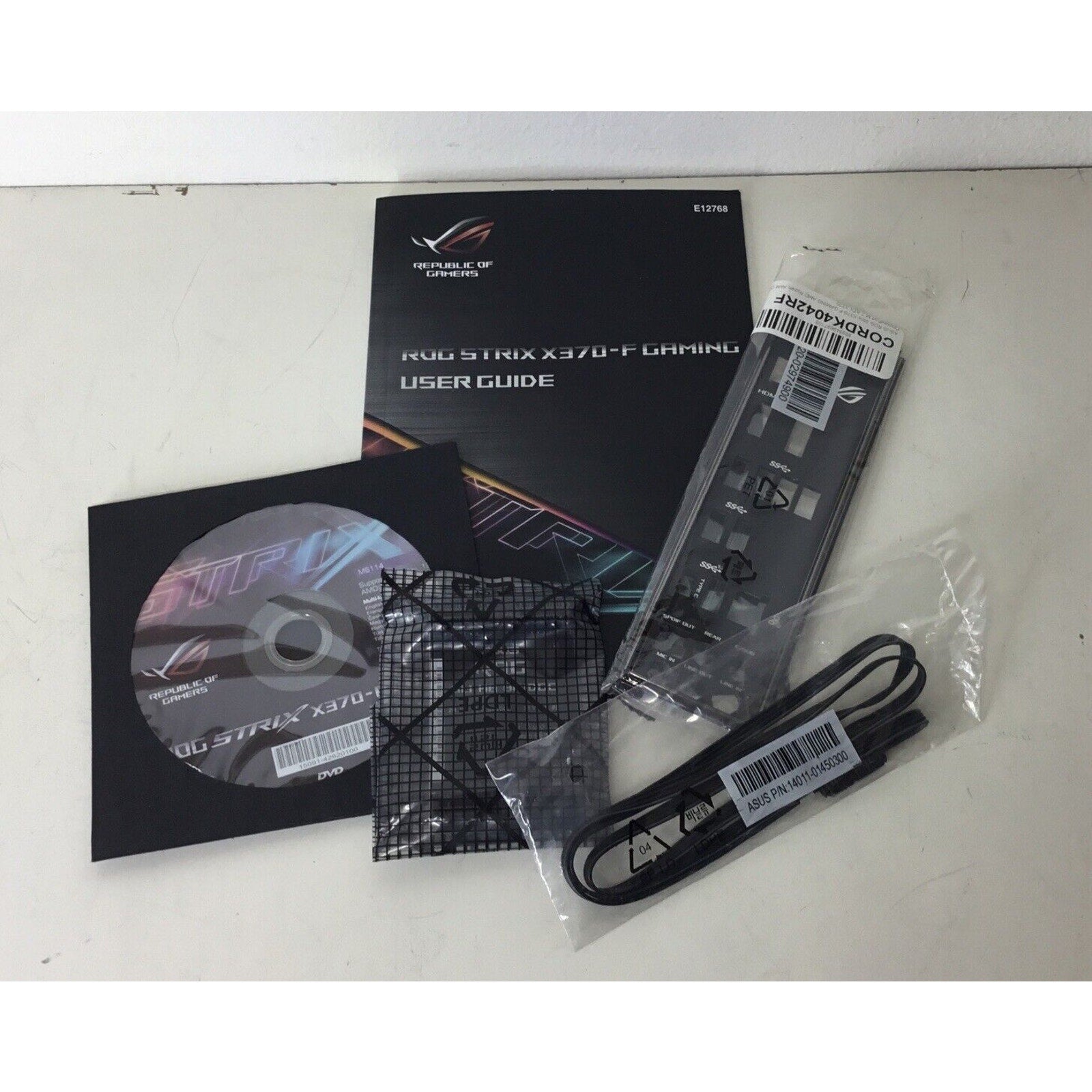 Asus ROG STRIX X370-F GAMING UserGuide w/ CD, I/O Shield SLI HB Bridge and Cable