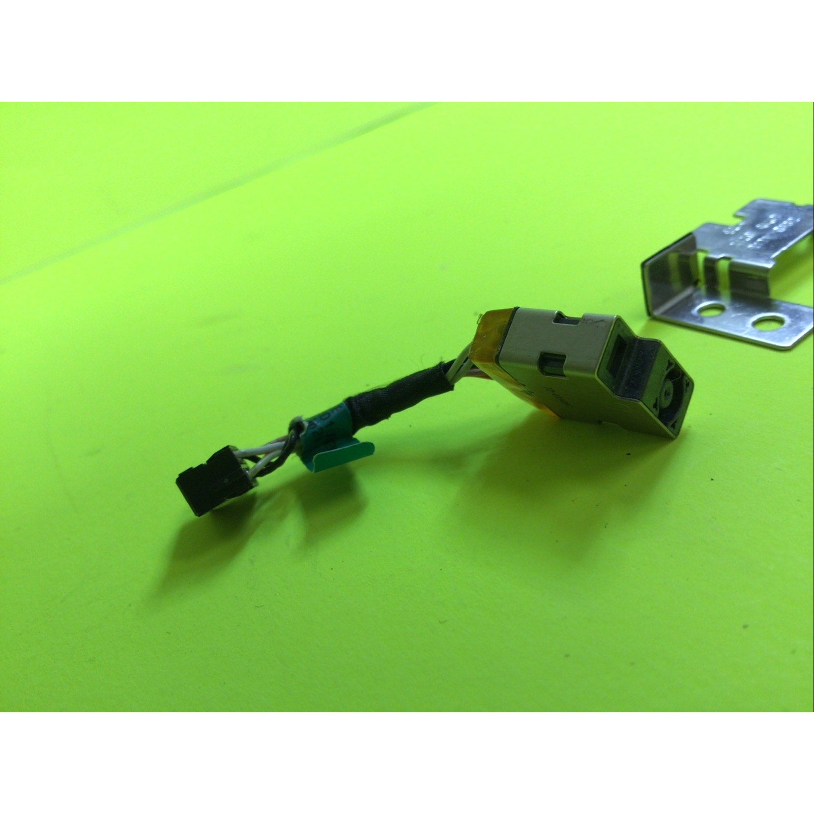 HP Pavilion 15-f22wm DC Charging Port Assembly with Screws 730932-SD1