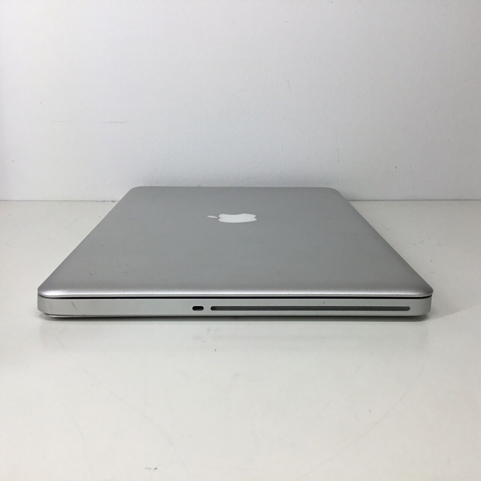 Apple MC118LL/A Duo P8700 2.53GHz 4GB RAM 250GB HDD 15" MacBook Pro - For Parts