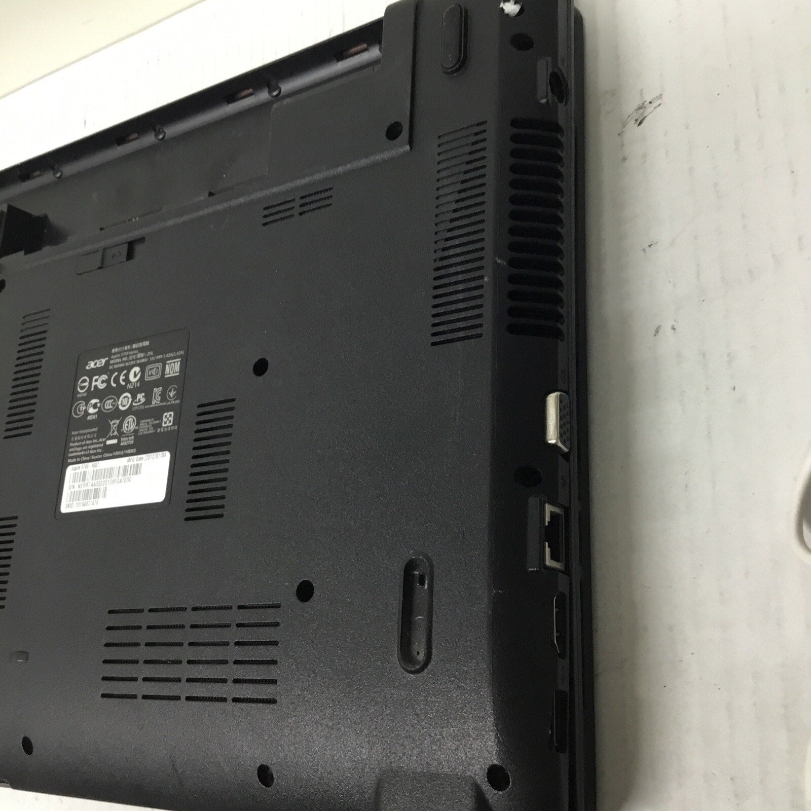 Acer Aspire 5749-6607 Core i5-2450M 4GB Ram No HDD For Parts READ DESC