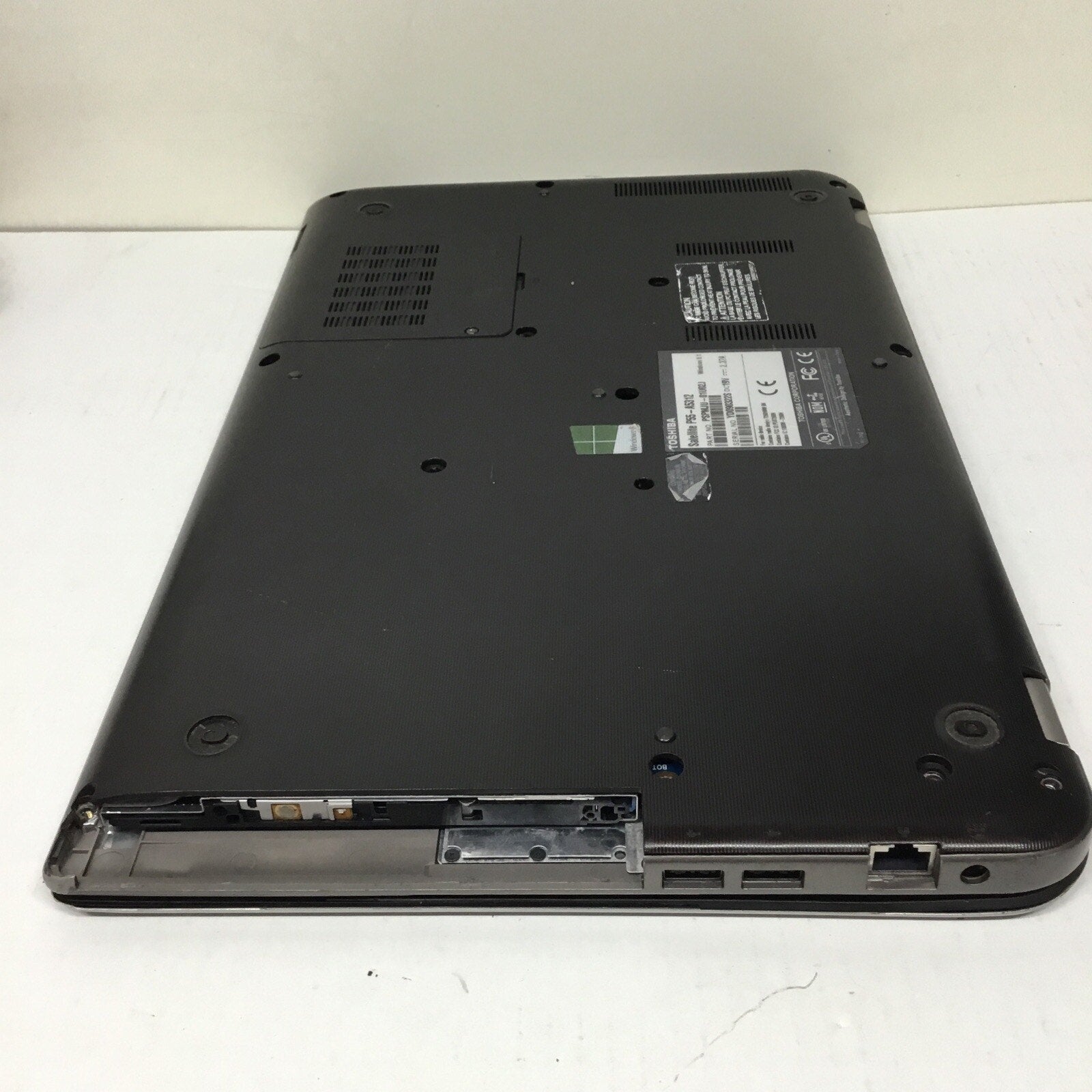 READ DESC Toshiba Satellite P55-A5312 15" Laptop Intel Core i7 For Parts/Repair