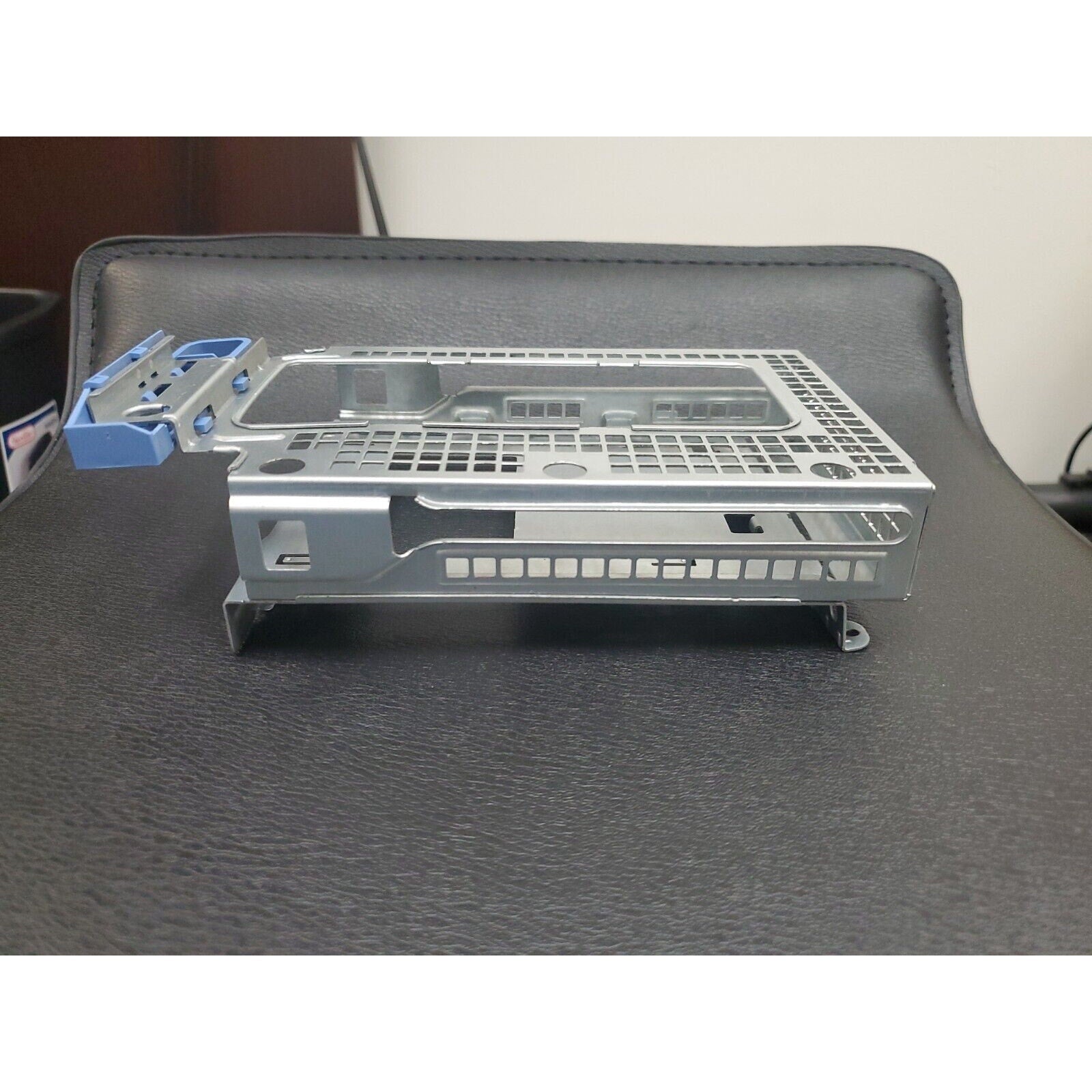 DELL OptiPlex 3010 SFF MX60047 B MZ60045 A 3.5" Hard Drive Cage Caddy 66-1