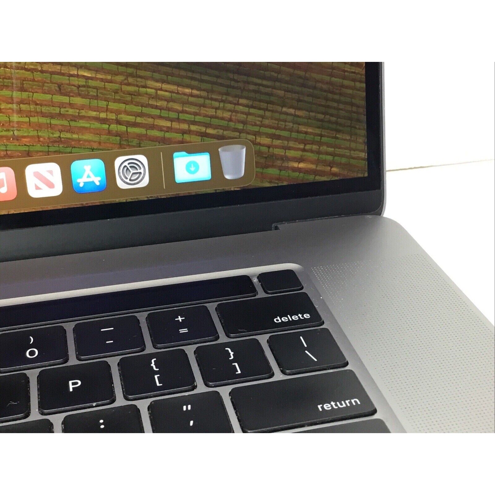 Apple MacBook Pro 16'' - 2.6GHz 6-Core Core i7, 16GB RAM, 512GB SSD (A2141)