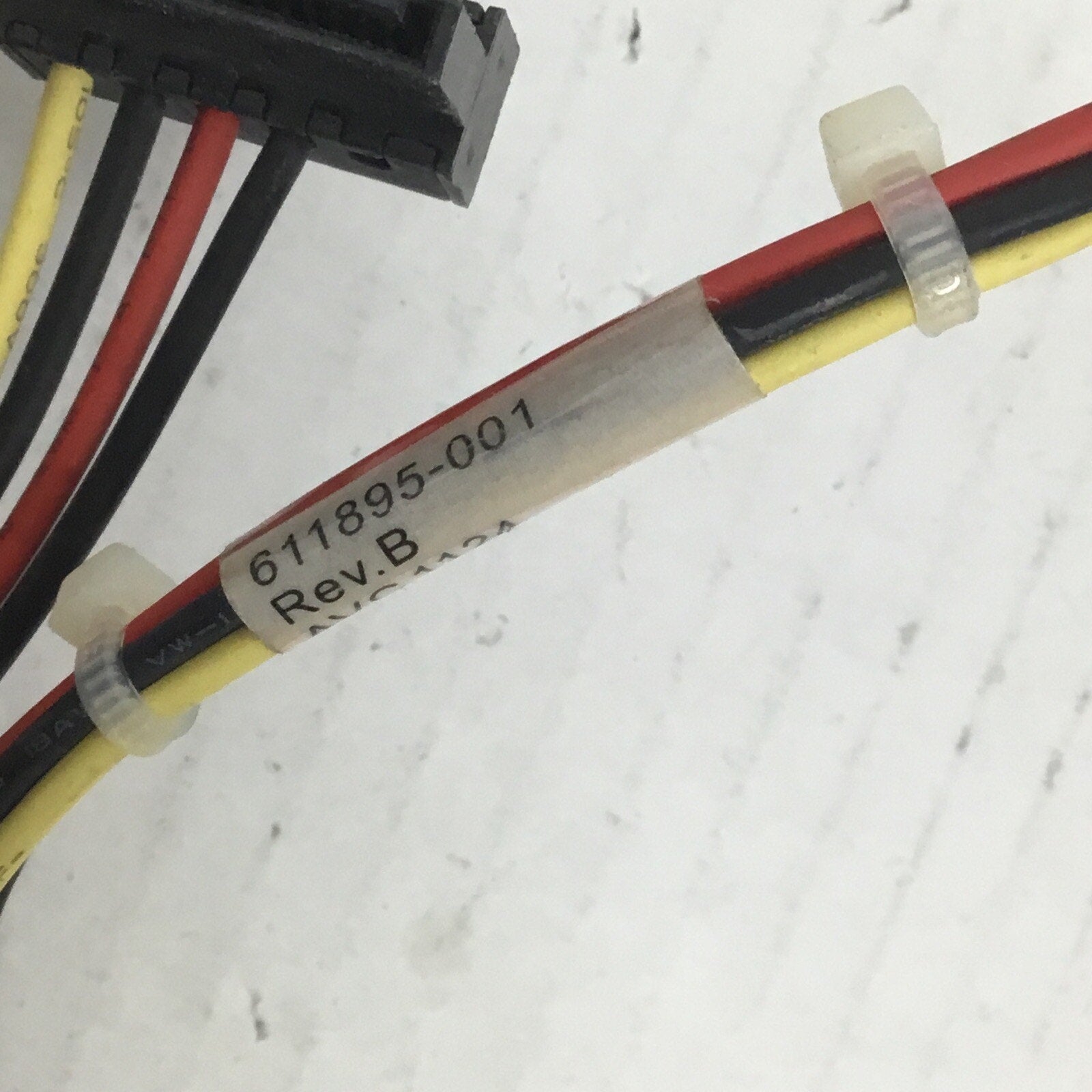 Lot of 3 HP Compaq 4Pin to SATA Power 611895-001 for Elite 6000 8000 SFF