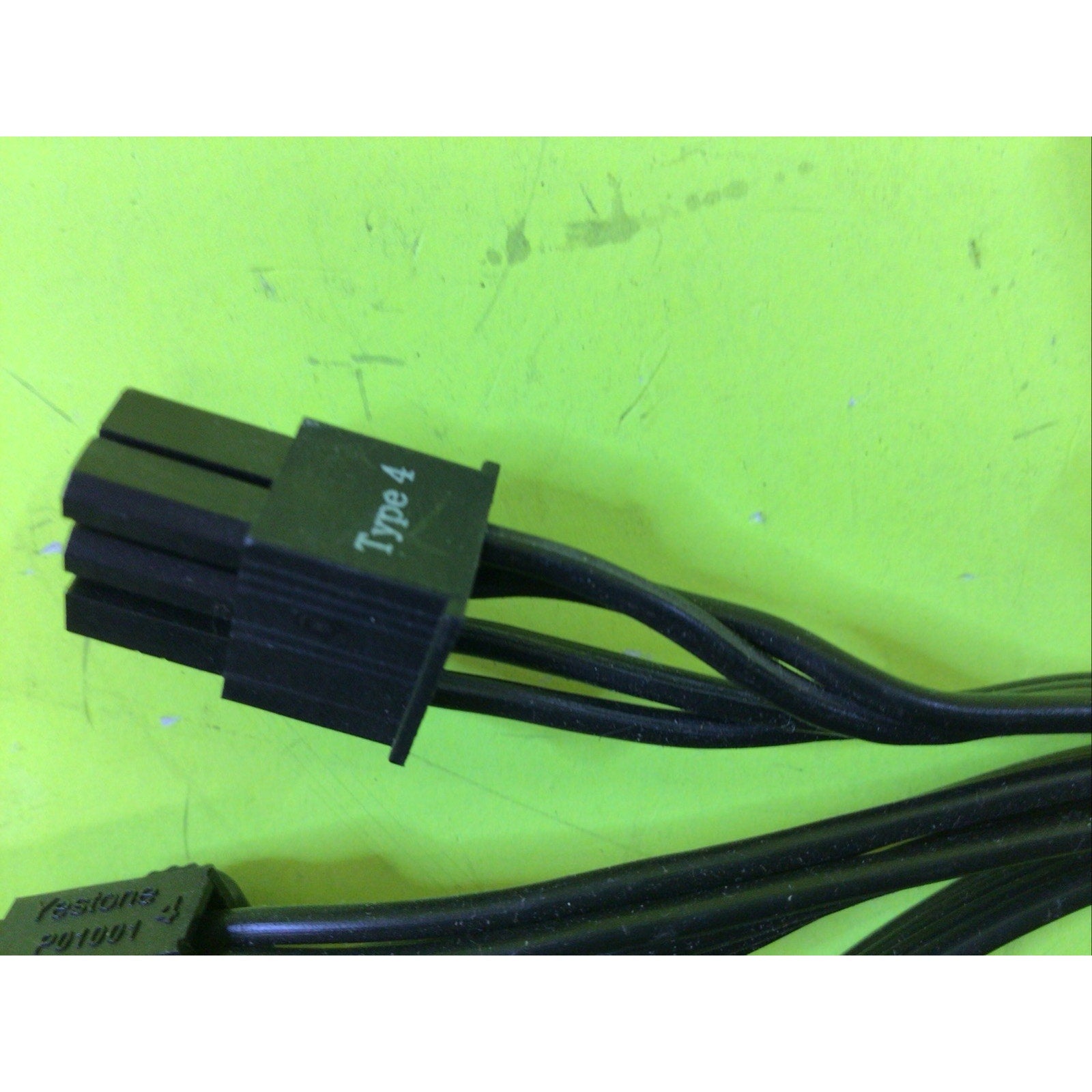 Corsair Molex Cable Type 4 6-Pin to 4x Molex Modular Power Supply Cable