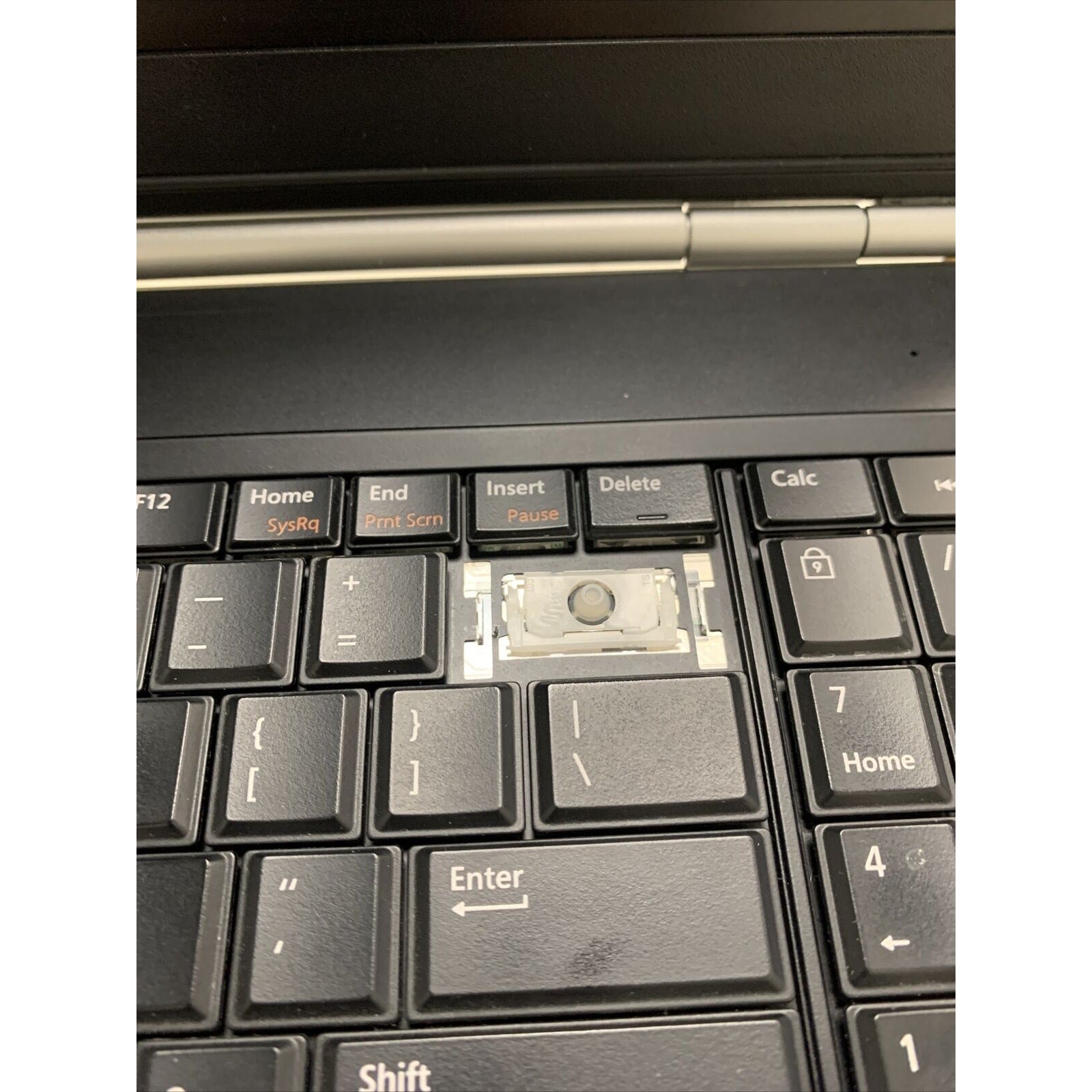 Dell Latitude E5520 i3-2330m 2GB 15.6" - No HDD/No Power Adapter/Missing Key