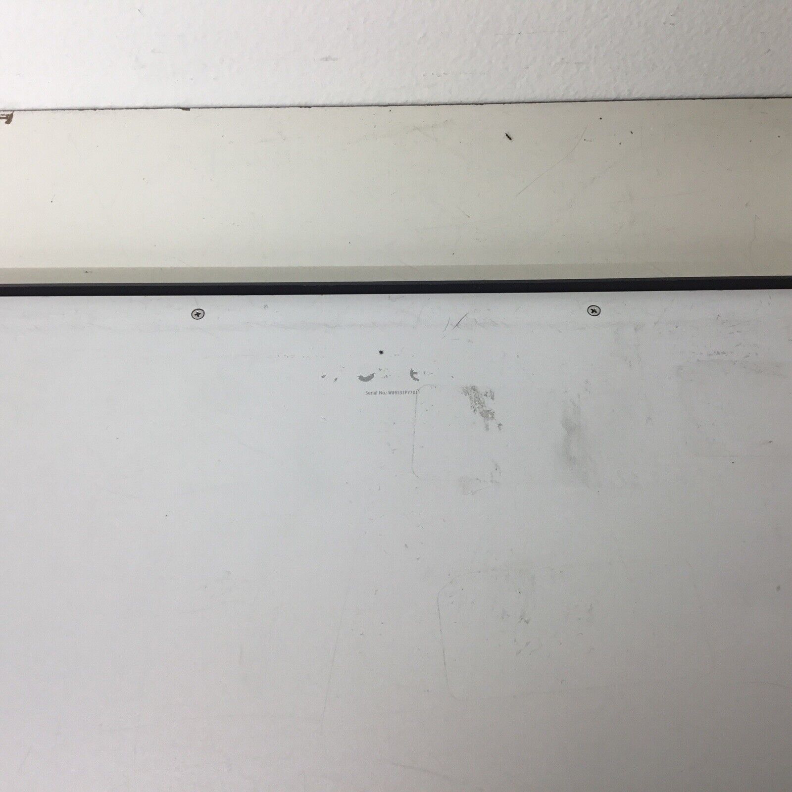 Apple MC118LL/A Duo P8700 2.53GHz 4GB RAM 250GB HDD 15" MacBook Pro - For Parts