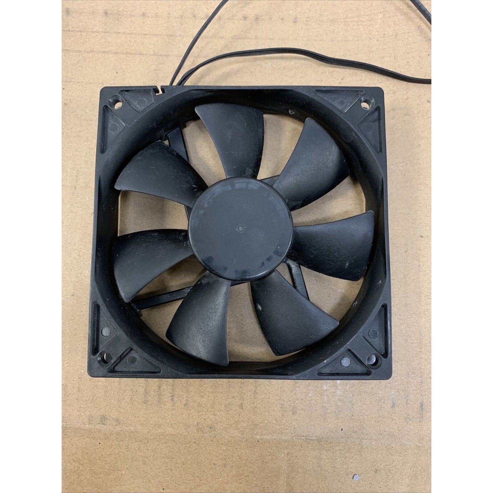 Antec 120mm Tricool Computer Case Cooling Fan with 3 Red LED / Fan Speed Control