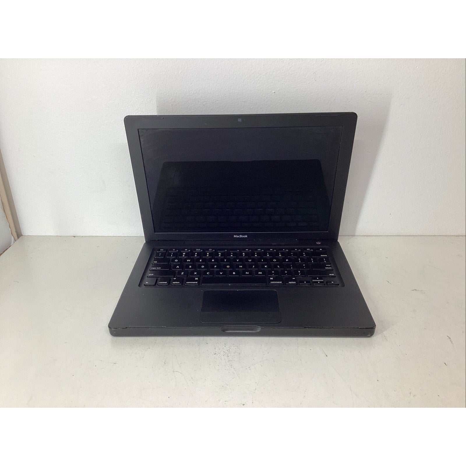 Black Apple MacBook A1181 Laptop 13.3" Intel Core Duo 2GB RAM No Batt-For Parts