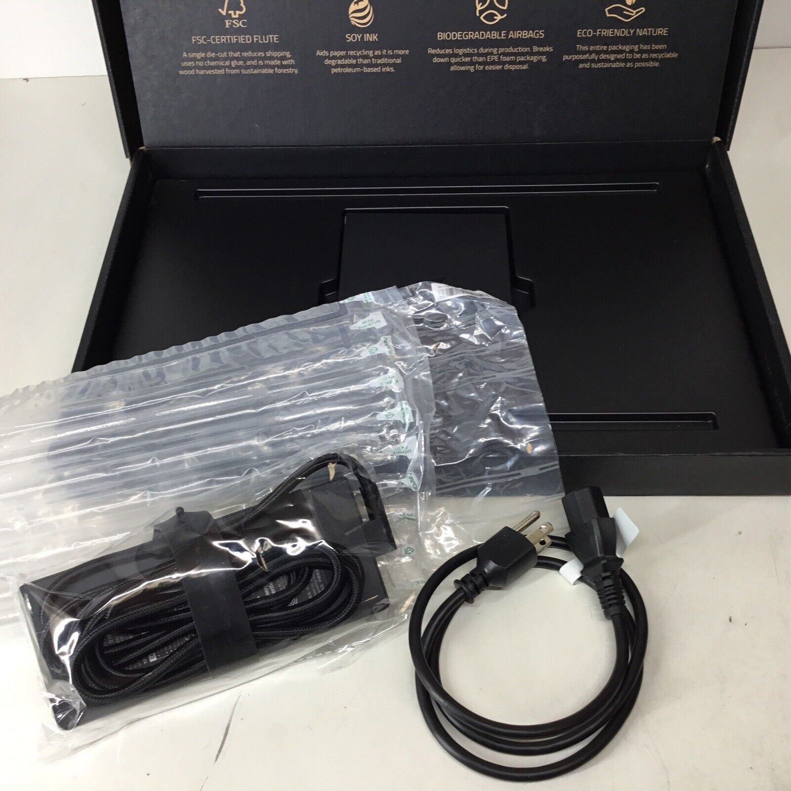 Razer Blade 17 17.3'' Laptop i7-12900H RTX 3060 16GB RAM 1TB SSD RZ09-0423