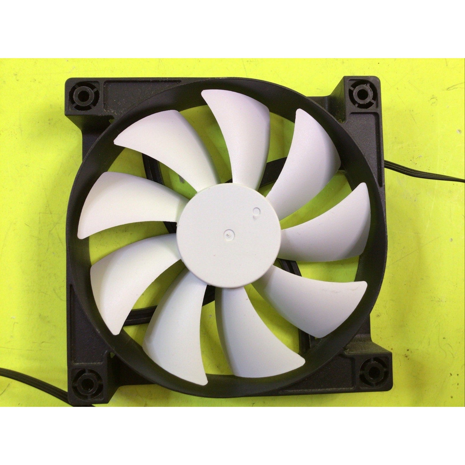 NZXT RF-AF12C-RB 120mm 3-Pin 12DC 0.16A High Performance PC Fan