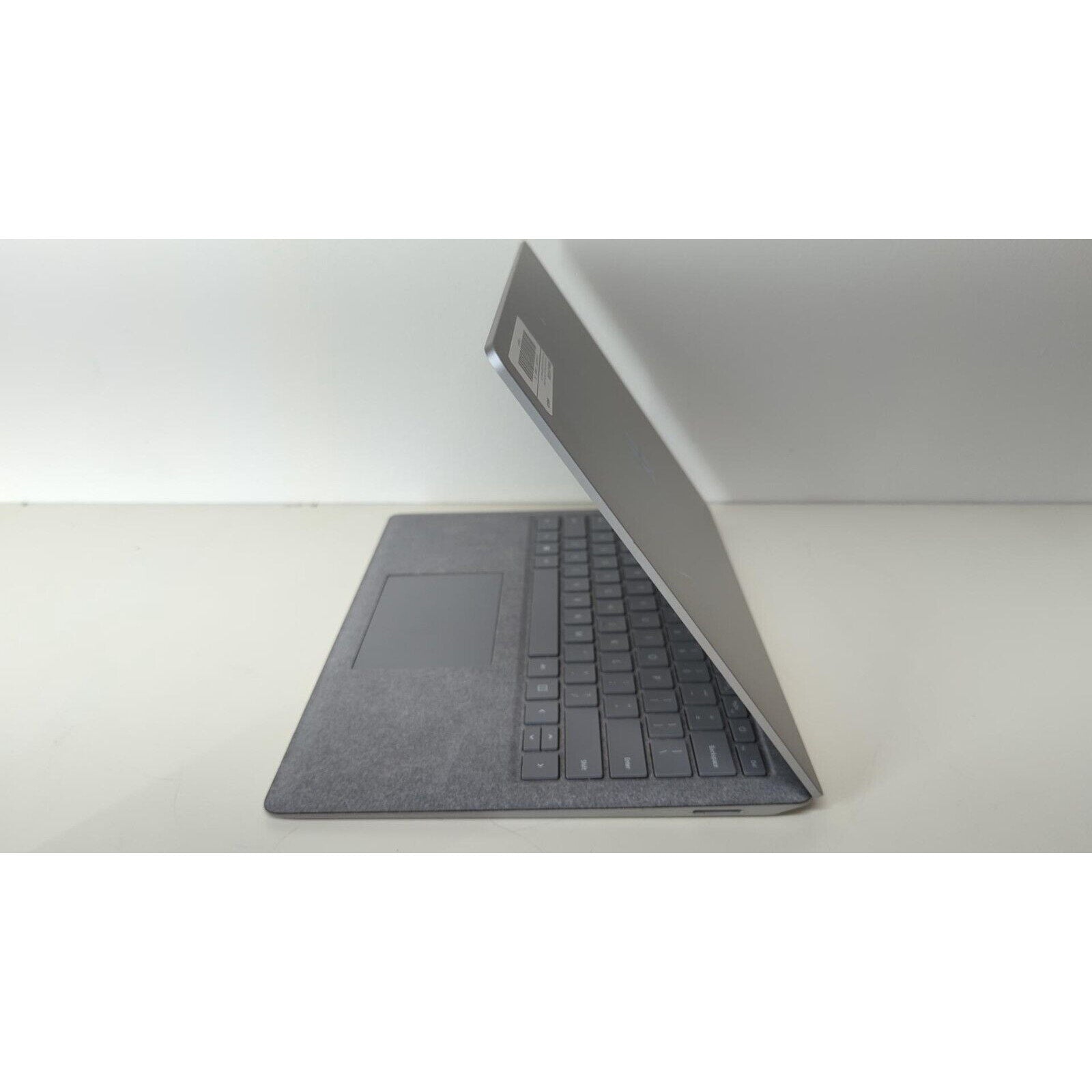 Microsoft Surface Laptop - Core i7-7660U 16GB RAM 512GB SSD - Model 1769