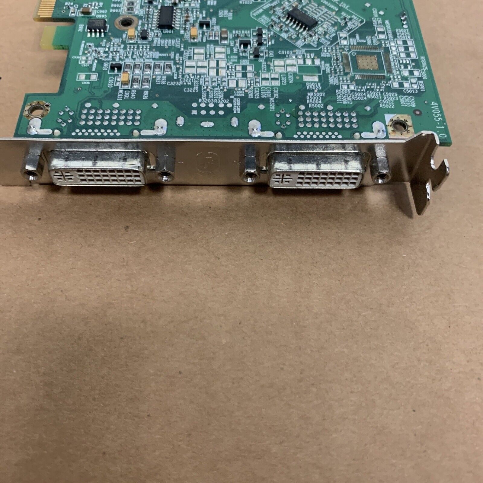 Dell ATI FireGL V3400 128MB PCIe Graphics Card 0YG666 YG666 109-A67131-01