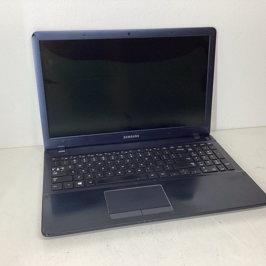 Samsung NP470R5E 15.6" Dark Blue Laptop 8GB RAM 500GB SSD Bad Screen - For Parts