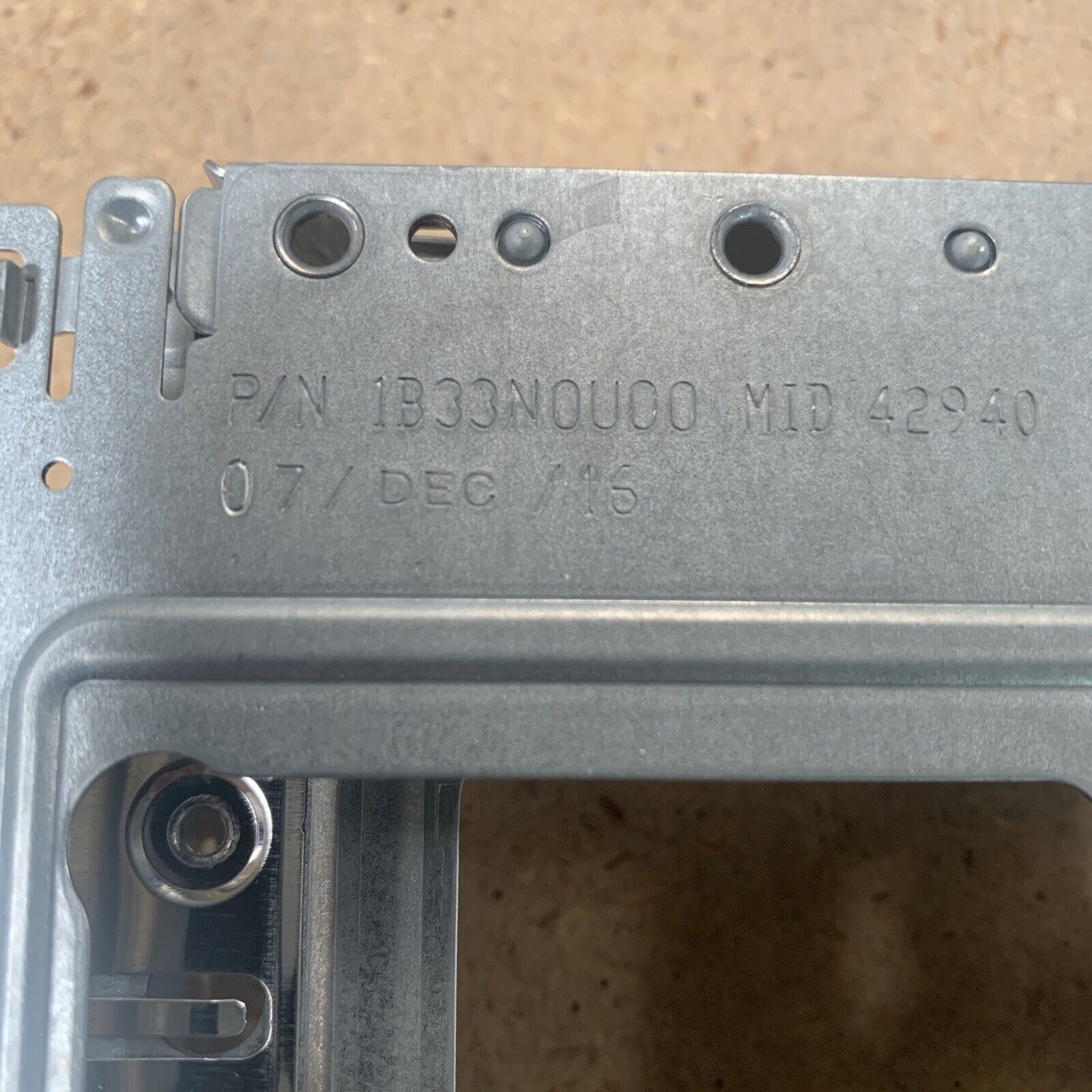 Dell OptiPlex 3040 5040 7040 SFF PC HDD Caddy Slim DVD Optical Cage 1B33N0U00