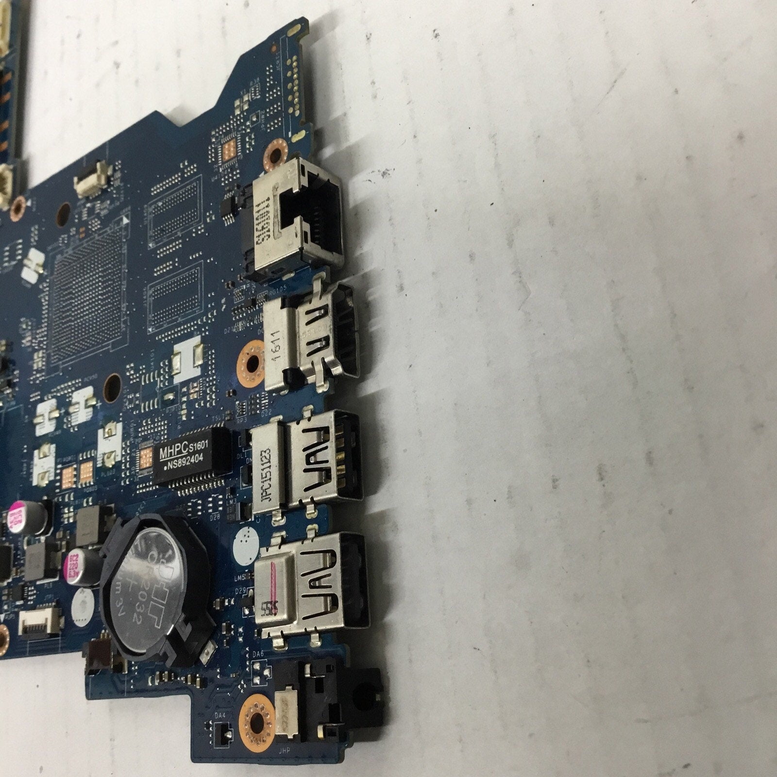 For parts 825034-501 LA-C701P HP MOTHERBOARD INTEL I3-5020U 15-AC AS IS