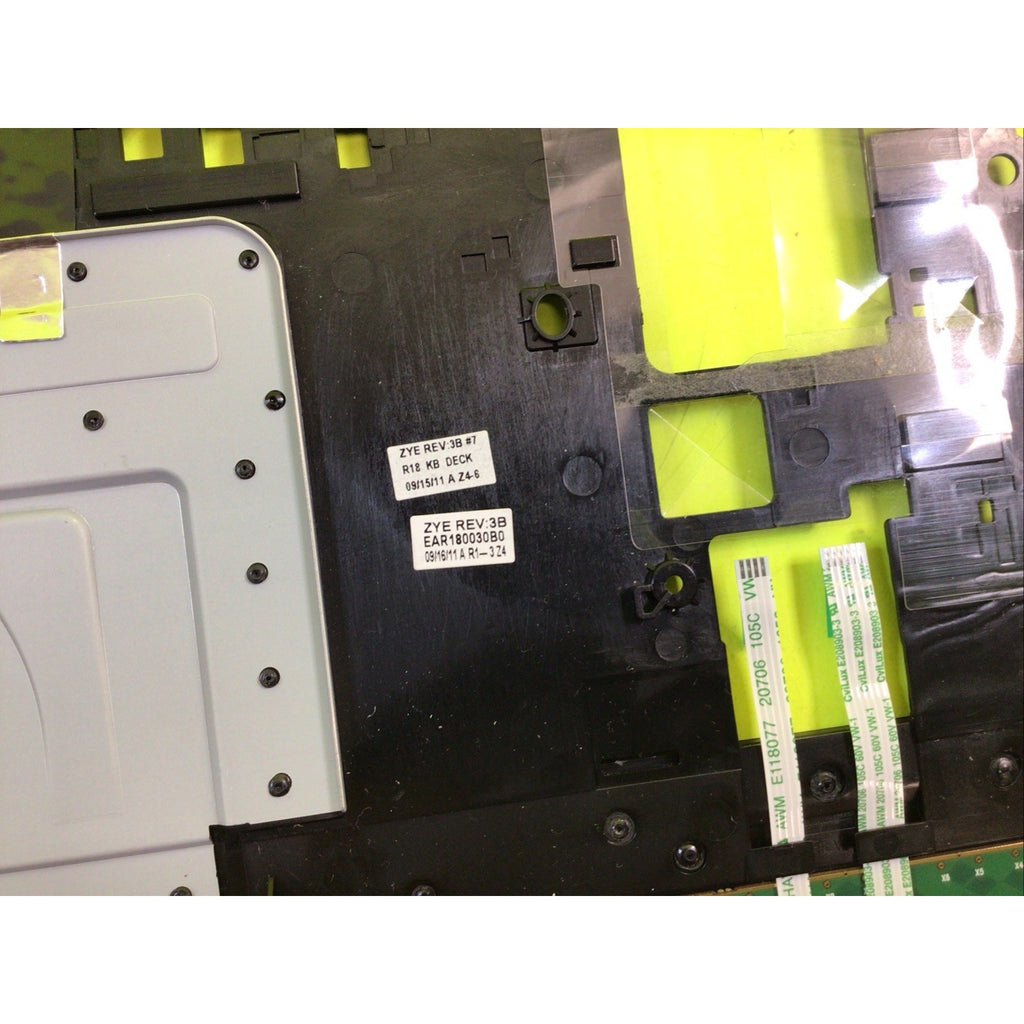 HP Pavilion G7-1255dx Top Case Palmrest w/ Touchpad 646565-001