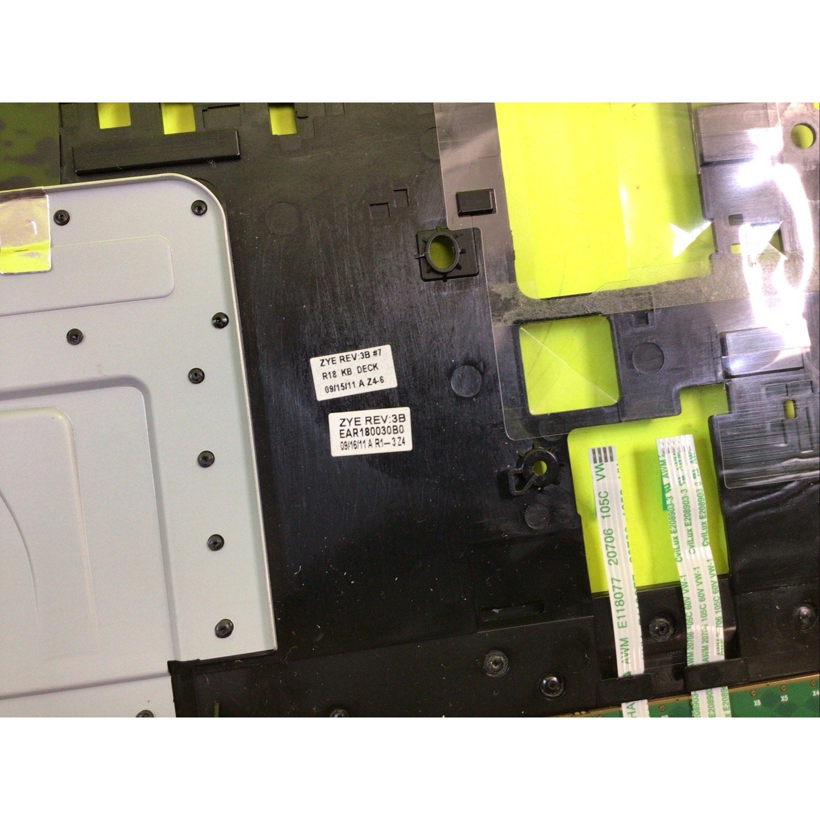 HP Pavilion G7-1255dx Top Case Palmrest w/ Touchpad 646565-001