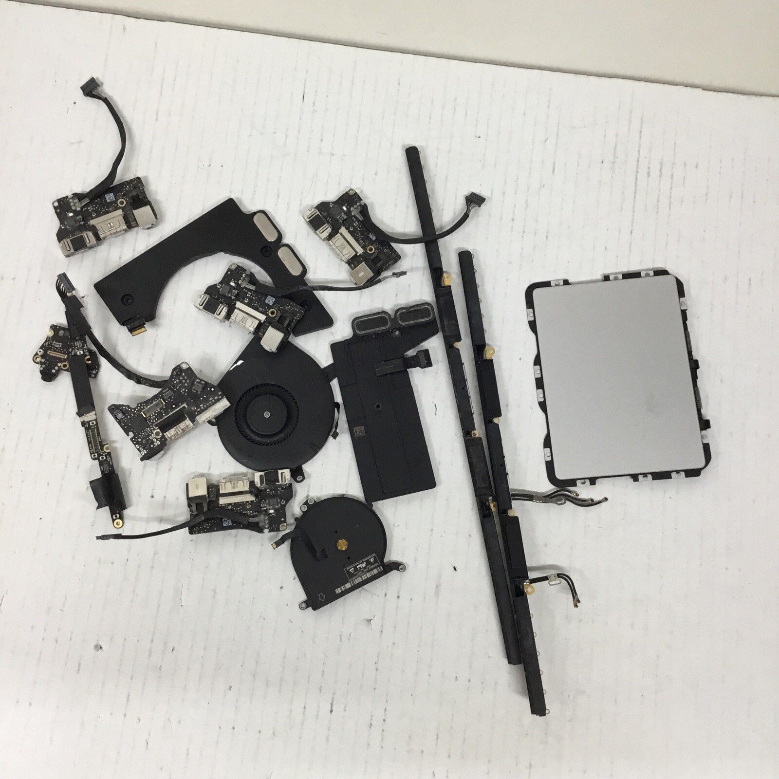 Random Assorted MacBook Parts