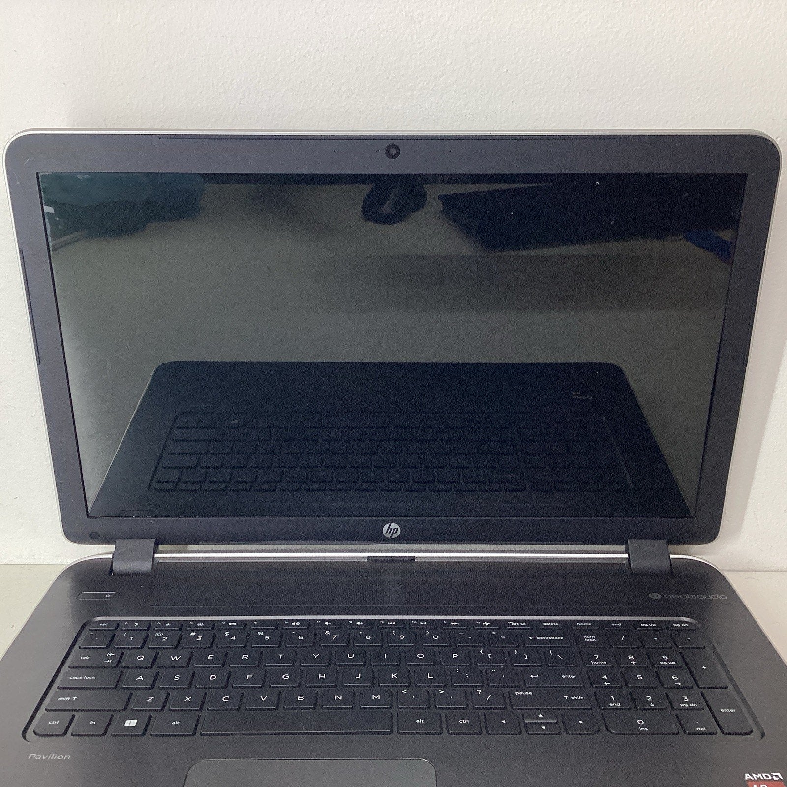 HP 17-f037cl 17.3" Laptop AMD A8 No RAM, HDD, Battery - For Parts