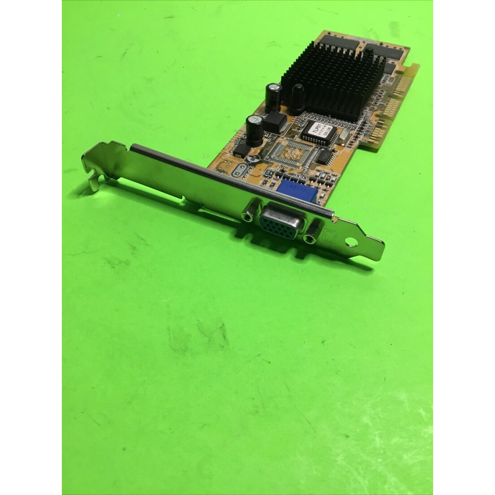 VINTAGE V7100M-LP/32M(T) NVIDIA GEFORCE2 MX200 MAGIC PURE 32 MB AGP VGA MXB185