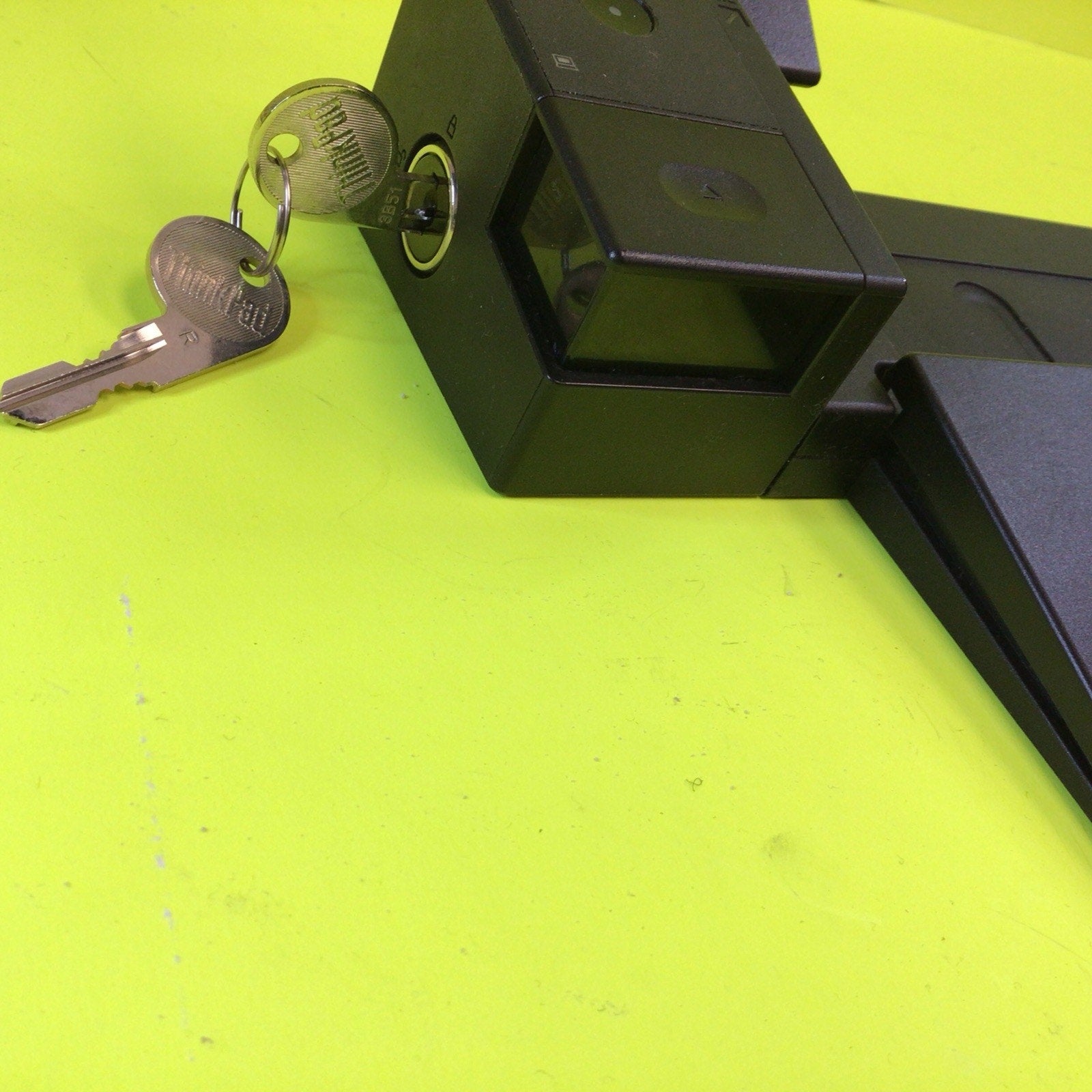 Lenovo ThinkPad Mini Dock Series 3 with USB 3.0 4337 04W3956 with Key