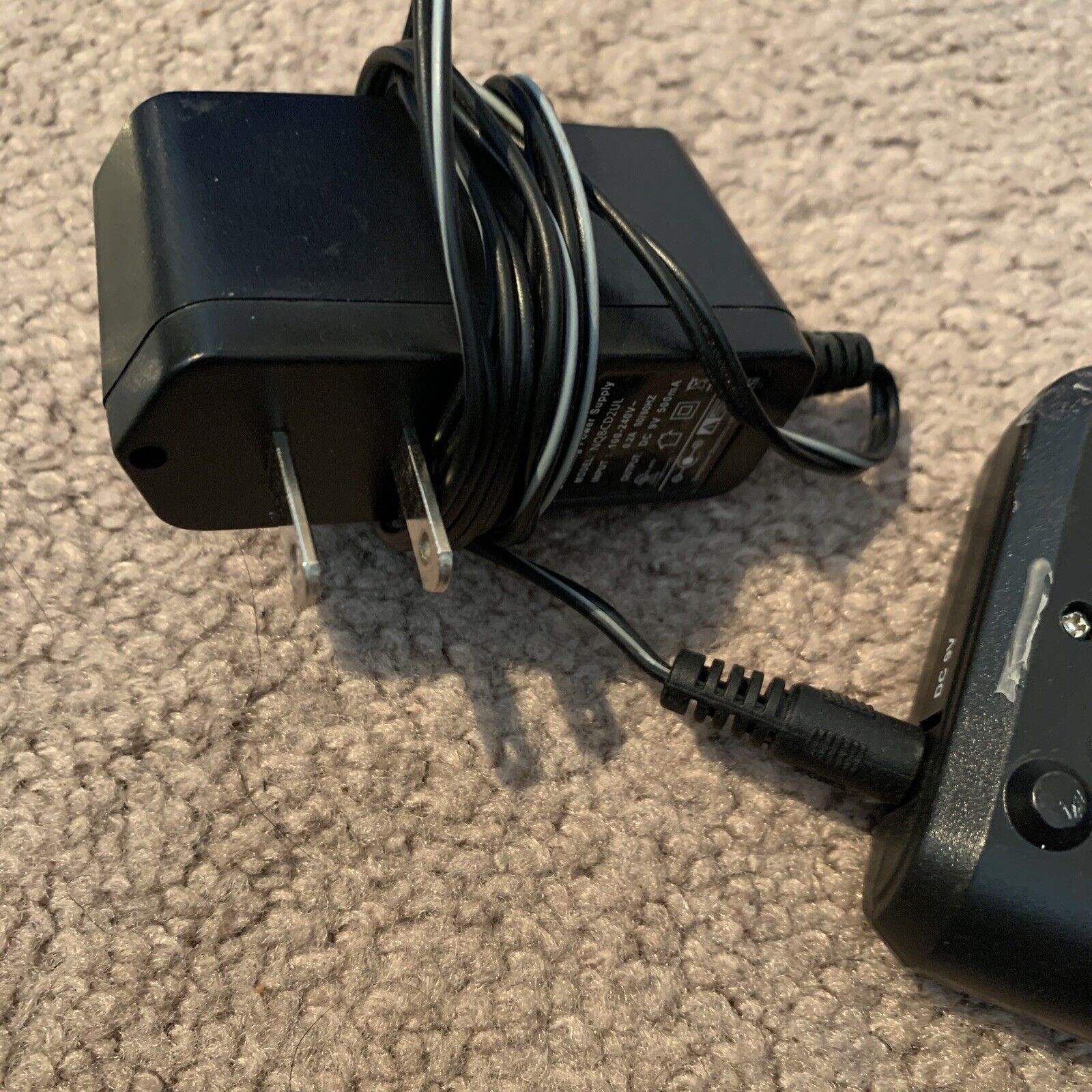 Intellinet 5-Port 10/100Mbps Fast Fast Ethernet Office Switch w/ Power Adapter