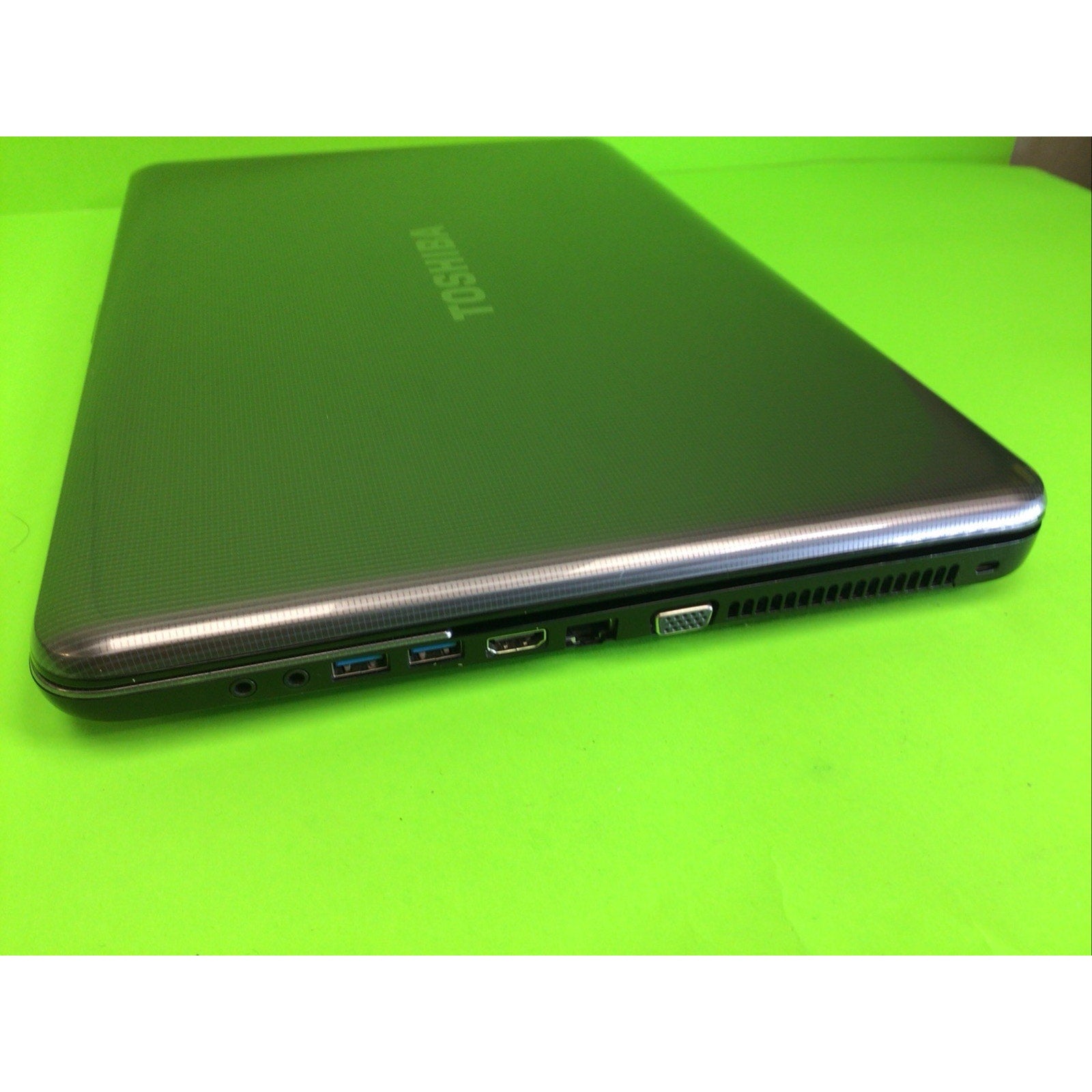 Toshiba Satellite L875D-S7232 AMD A8 4500M 16GB RAM 180GB SSD