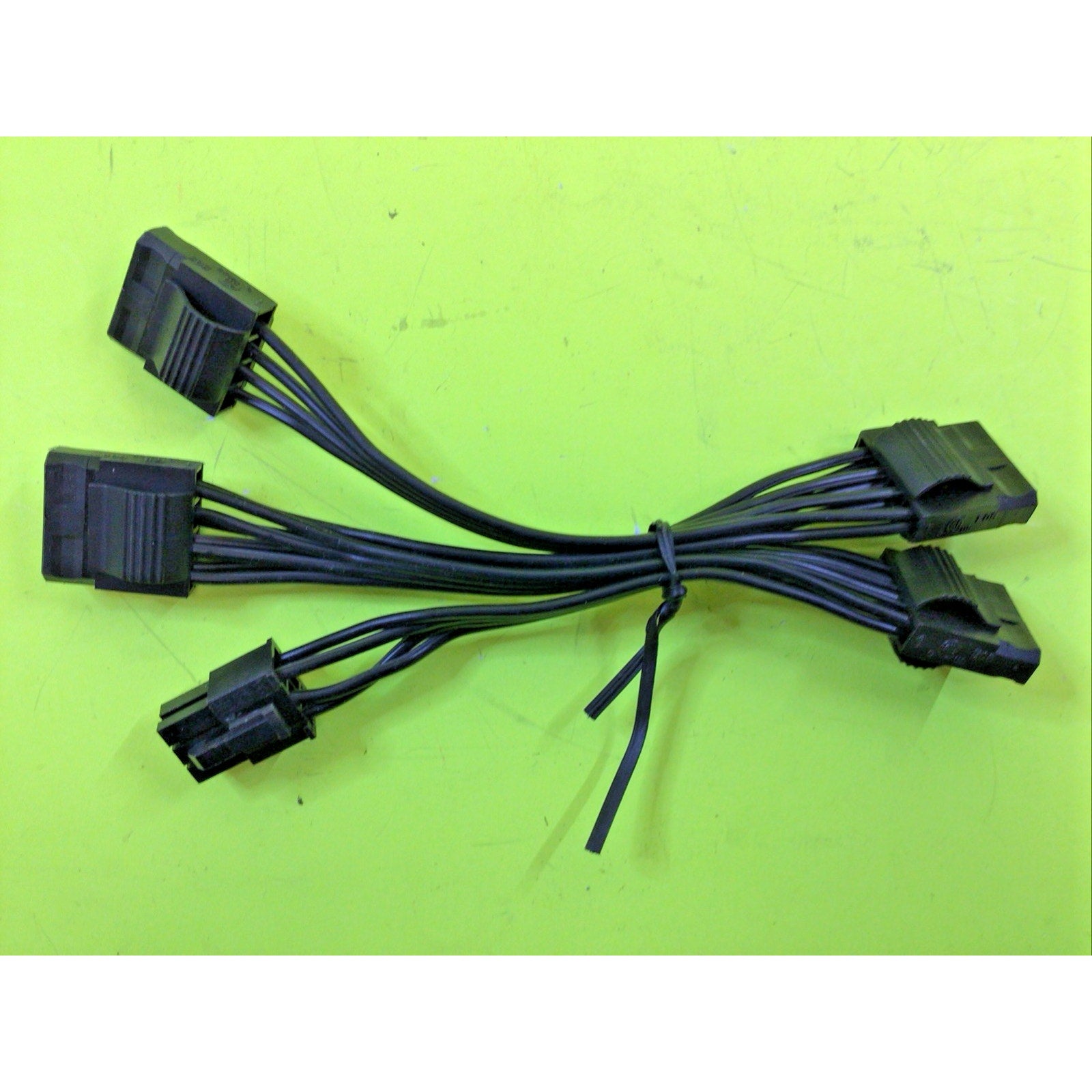 Corsair Molex Cable Type 4 6-Pin to 4x Molex Modular Power Supply Cable