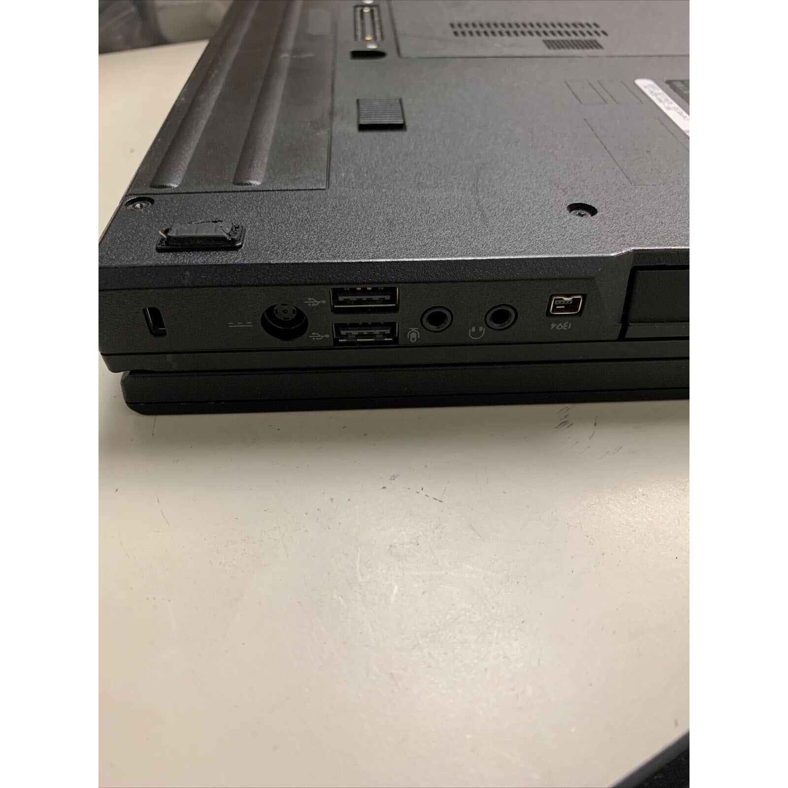 Dell Latitude E5500 Laptop C2D P8400 @2.26GHz 3GB RAM - No HDD/No Power Adapter